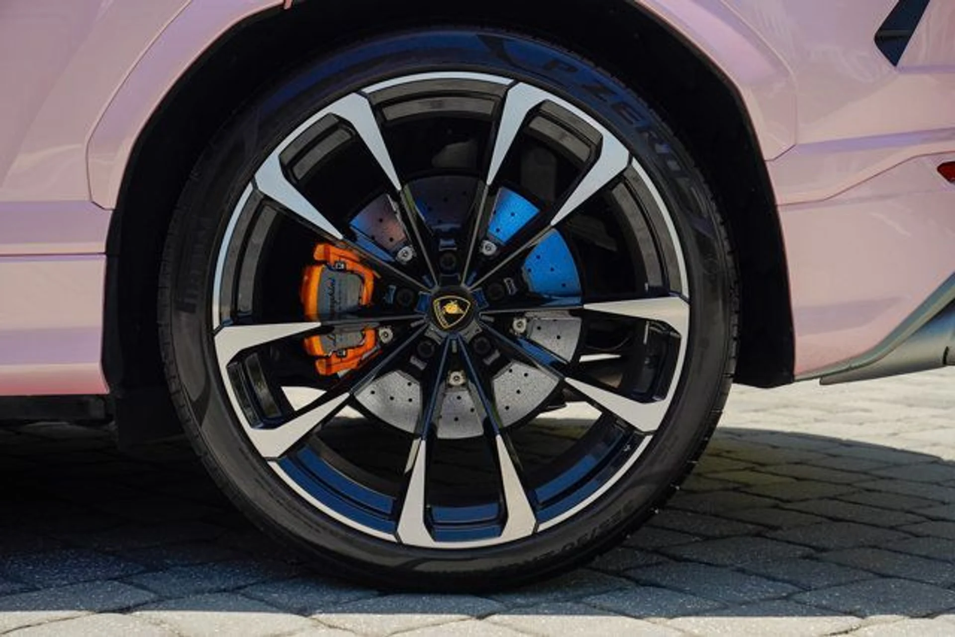 mph032_3805386041_used_2021_lamborghini_urus_awd_14354_22713615_33_640_c2d2944906