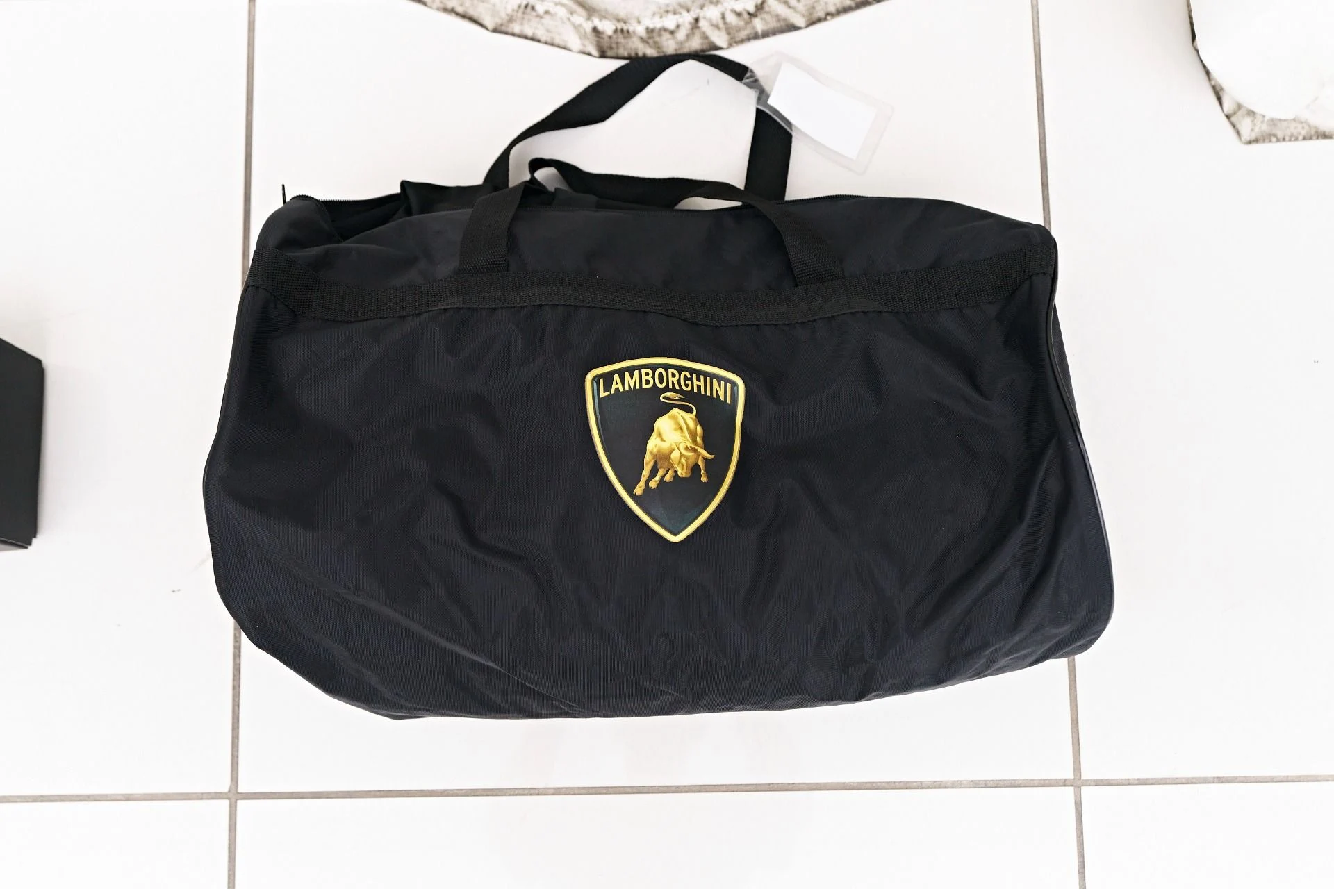 mph032_3820993003_Used_2024_Lamborghini_Revuelto_Base_1756951533_75899f553a