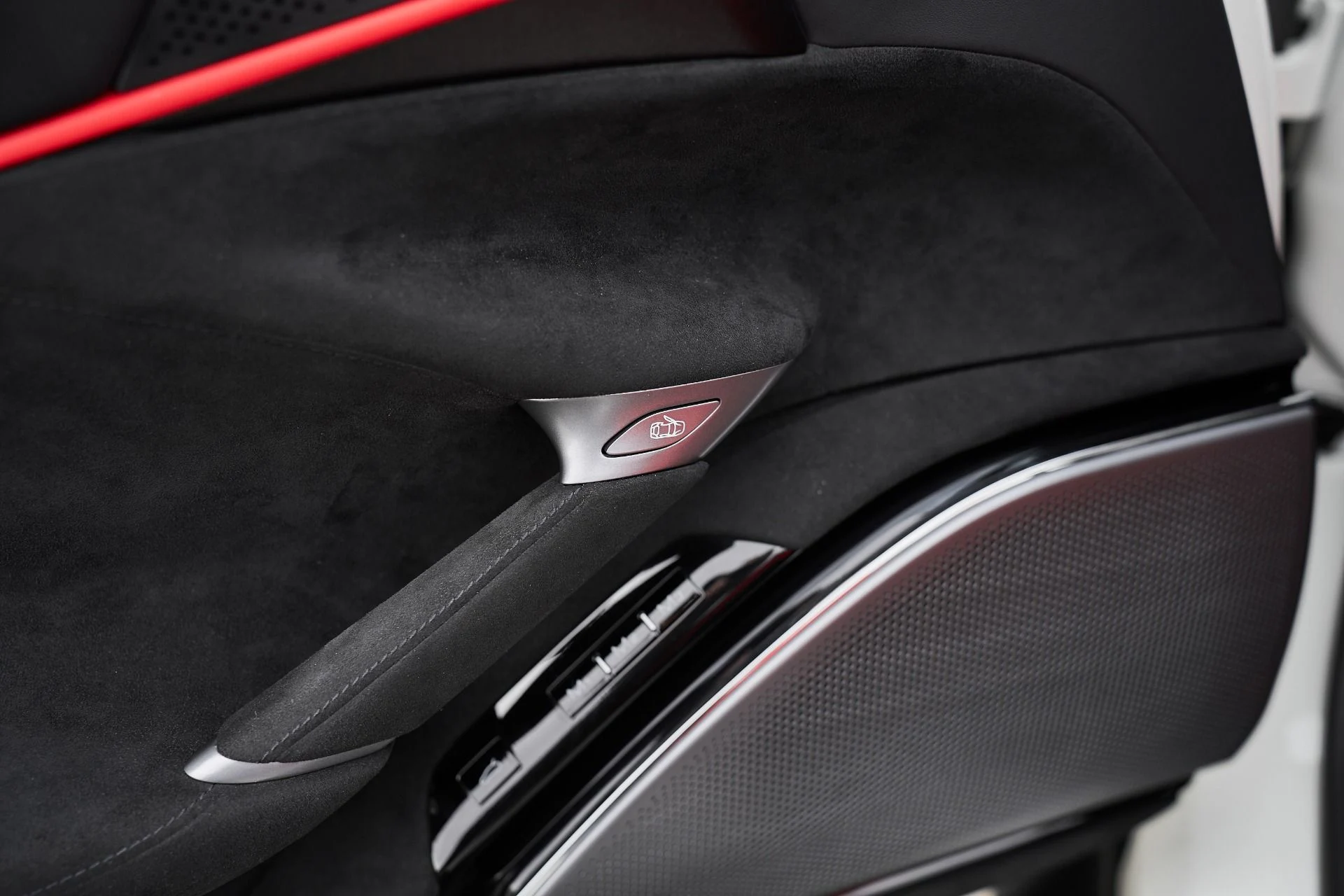 mph032_3825138350_Used_2024_Ferrari_Roma_Base_1763170080_51bc1706da