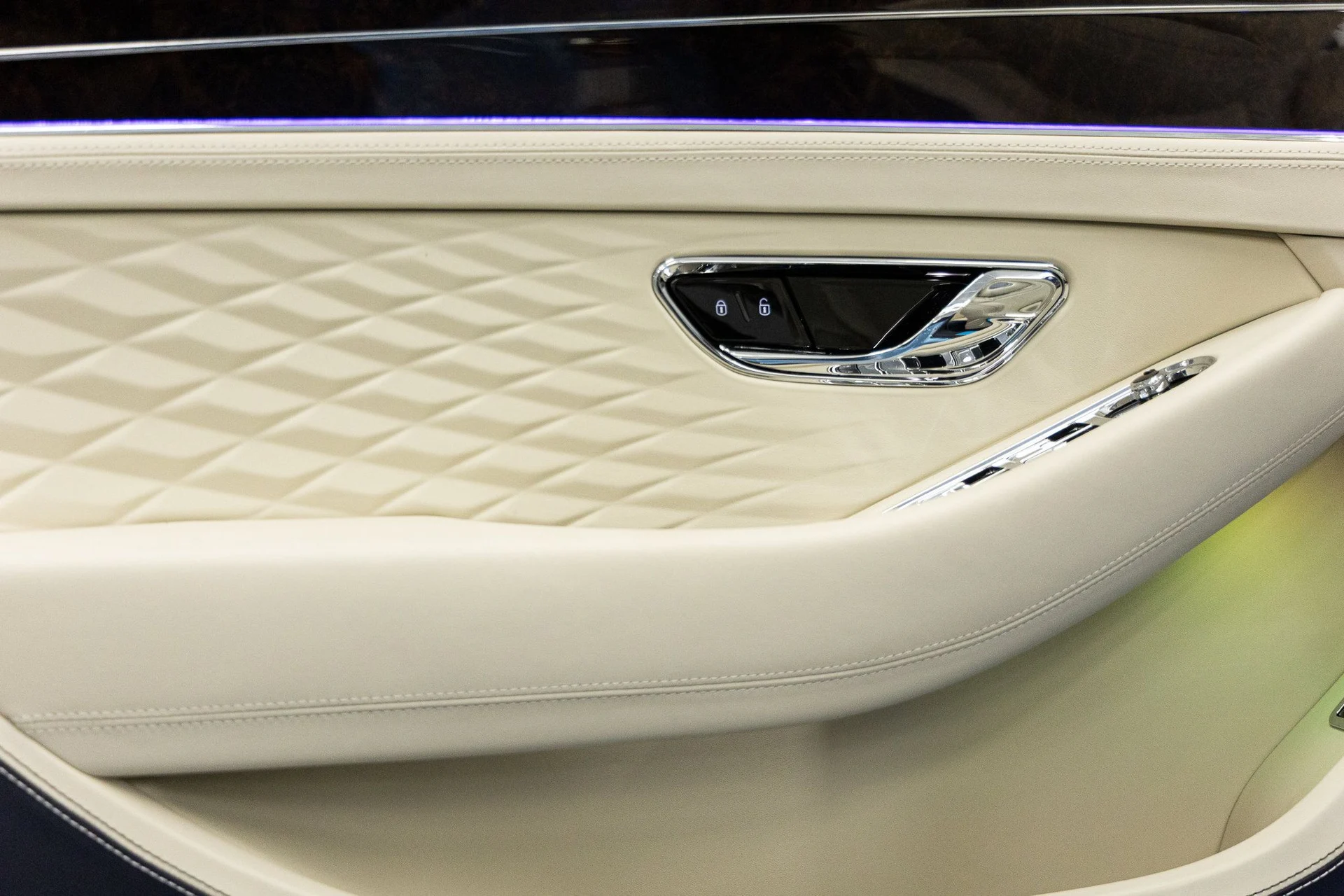 mph032_3826401791_10b4942e991da2639dfa0e8730225b74x_9084952095