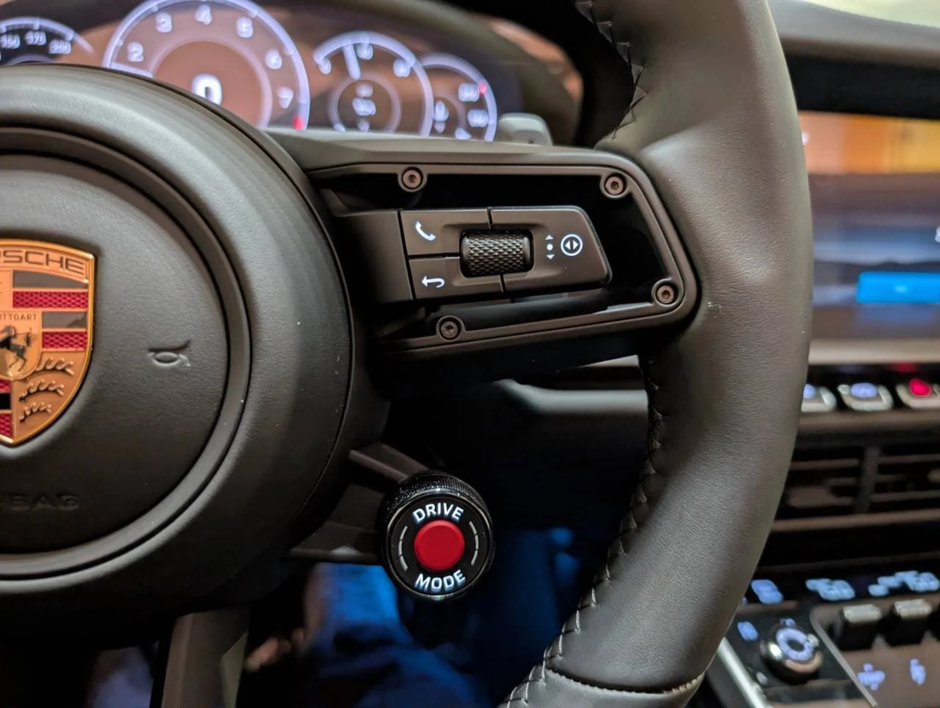 mph032_3839006209_e79cbc00534349951ad52f1f7195f19bx_f6a17ba84f