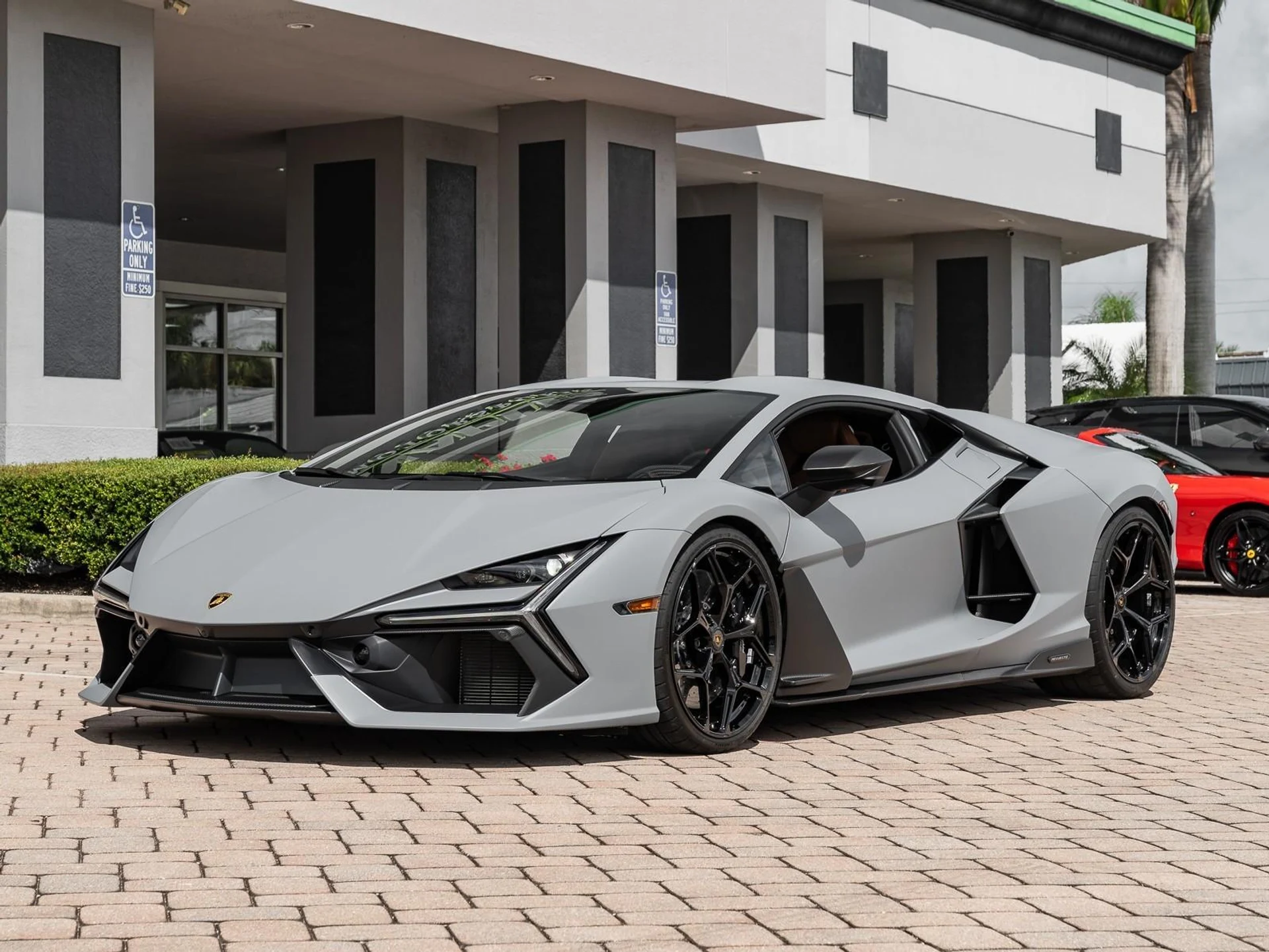 mph032_3851370775_Used_2024_Lamborghini_Revuelto_1758910284_8ef3373fac