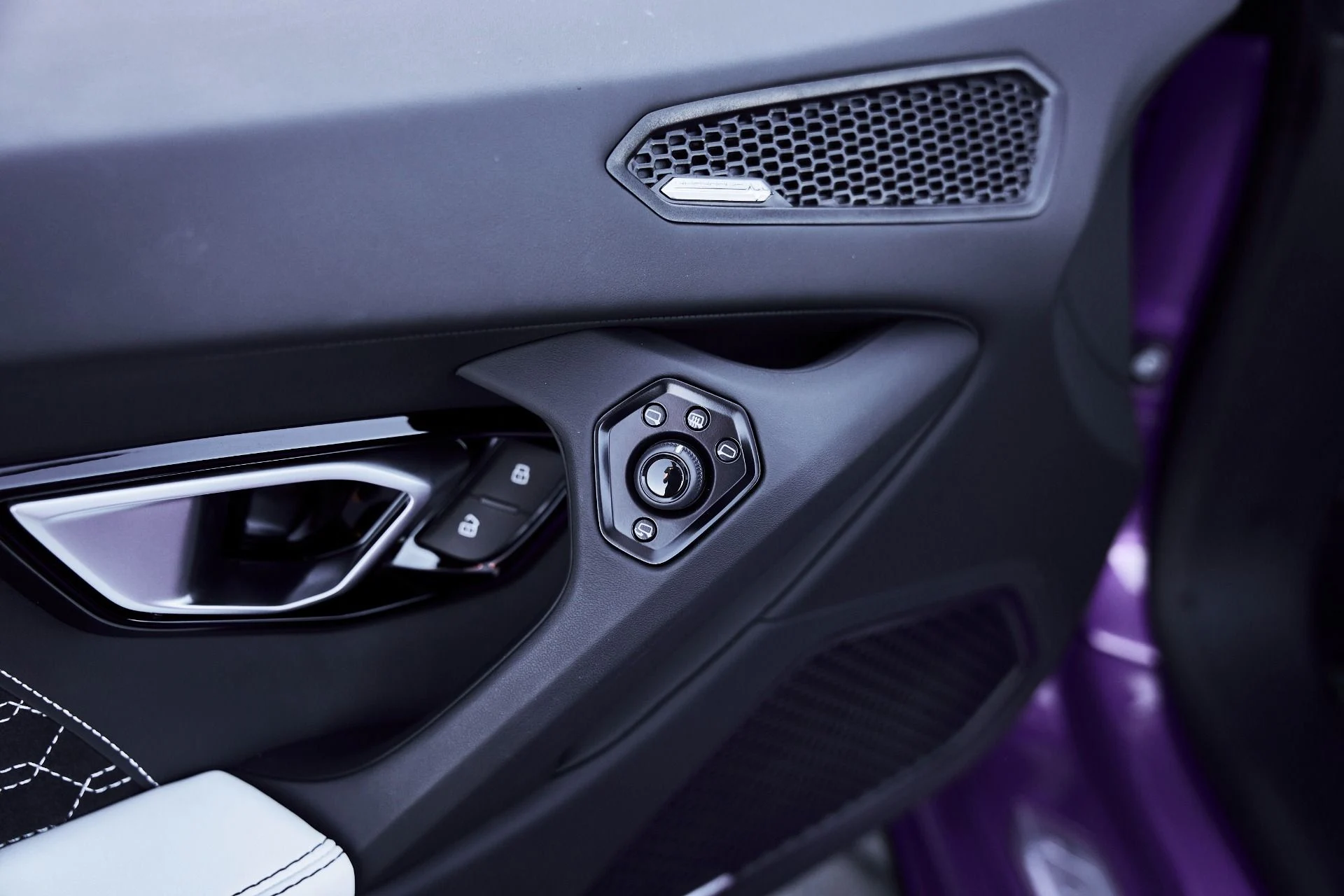 mph032_385457678_Used_2024_Lamborghini_Huracan_EVO_Base_1774744546_9c136cc849