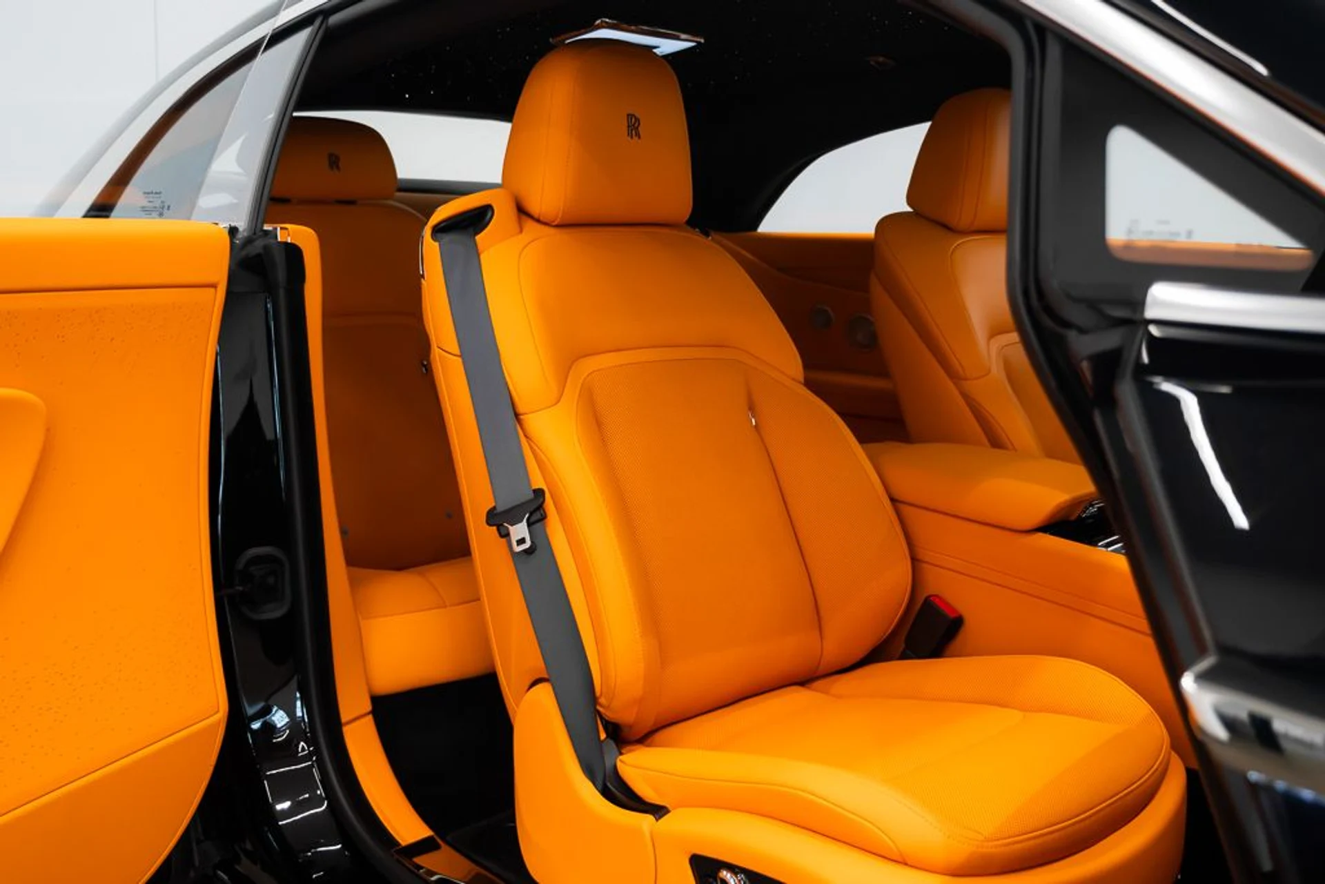 mph032_3862107960_rolls_royce_spectre_2024_jpg_v_1761331953_e95bc33384