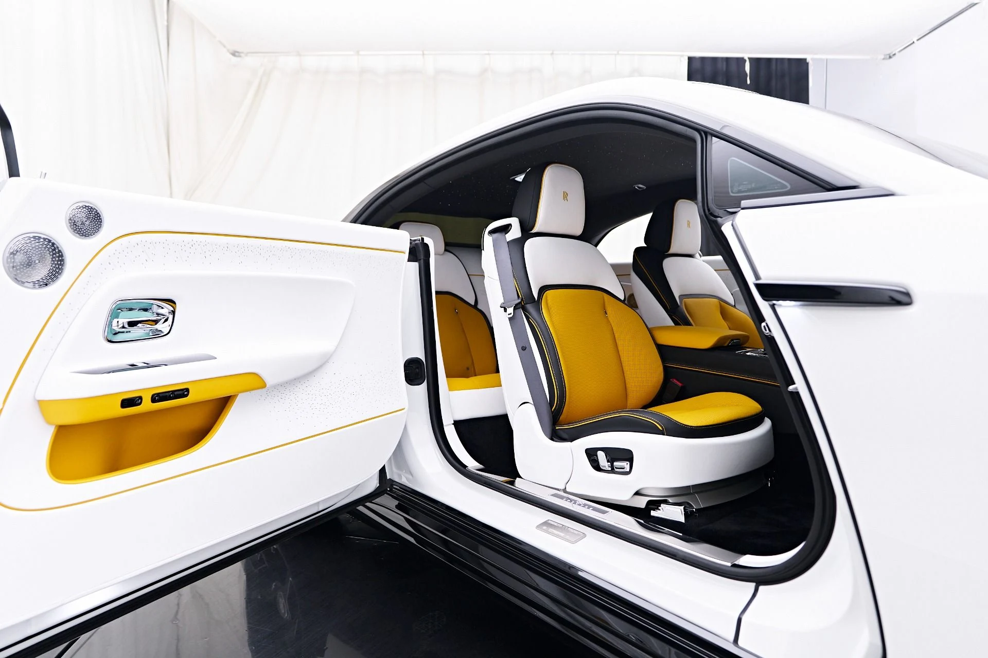 mph032_386538366_Used_2025_Rolls_Royce_Spectre_Base_1753213338_91f50cb11d