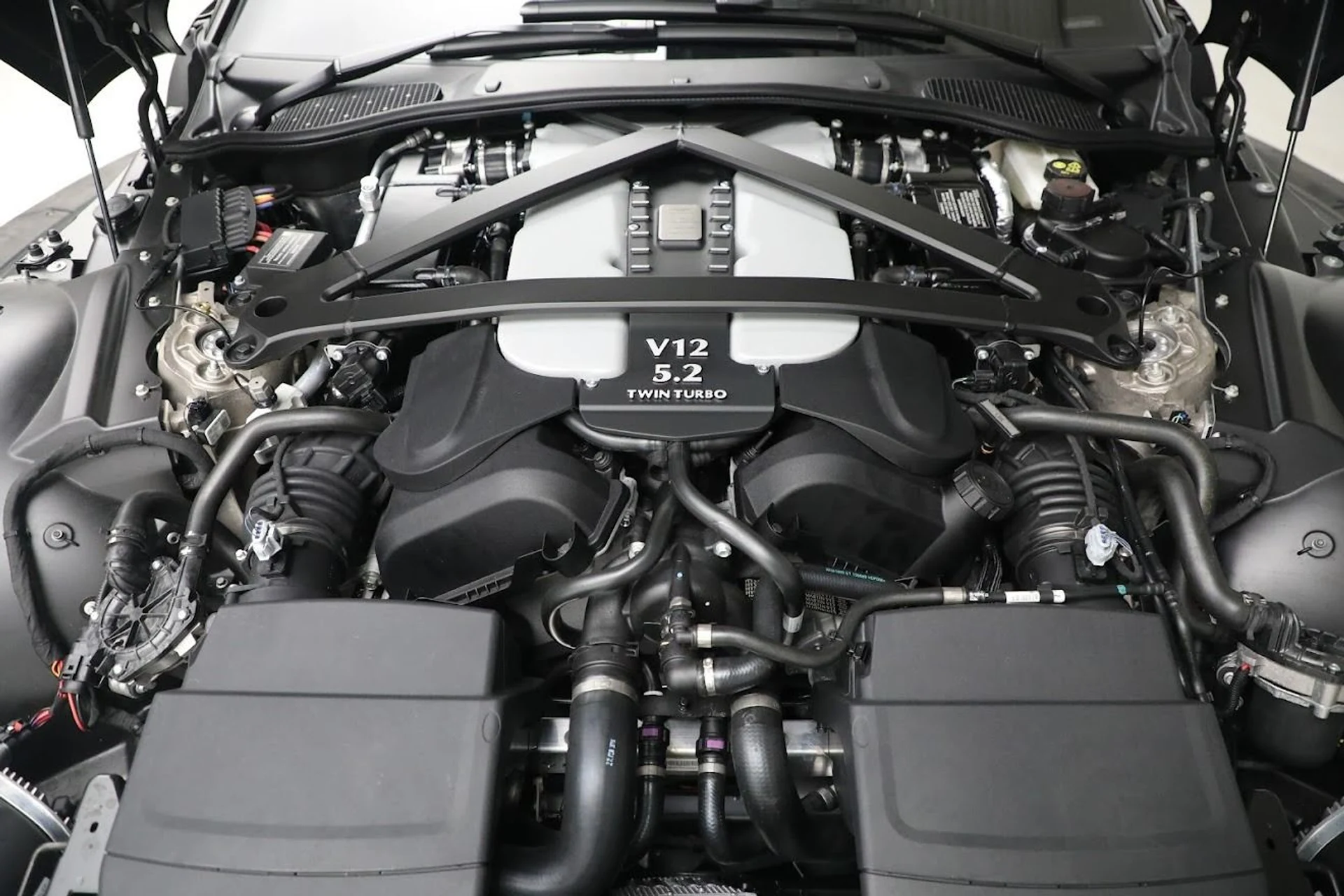 mph032_3865958219_Used_2023_Aston_Martin_Vantage_V12_1687444727_1e31b4148f
