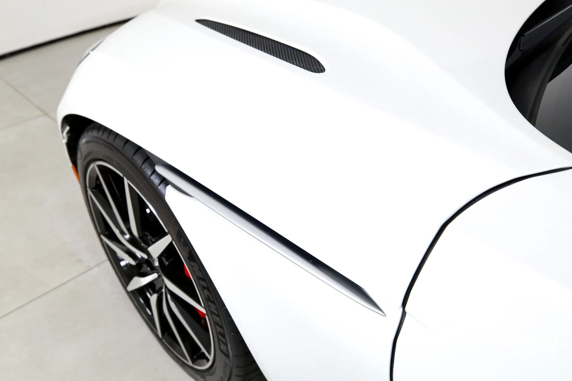 mph032_3871604391_Used_2020_Aston_Martin_DB_11_Volante_1782494523_f0dab33d21