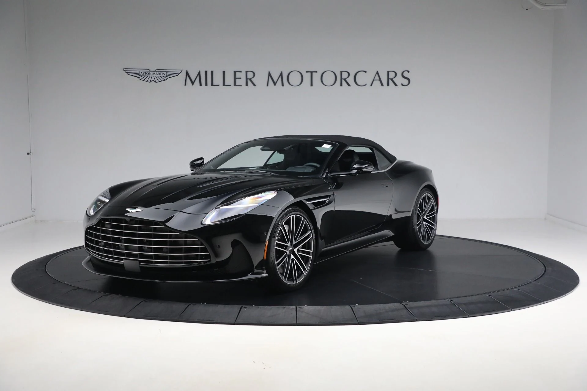 mph032_3874645881_New_2025_Aston_Martin_DB_12_Volante_c1b910d966