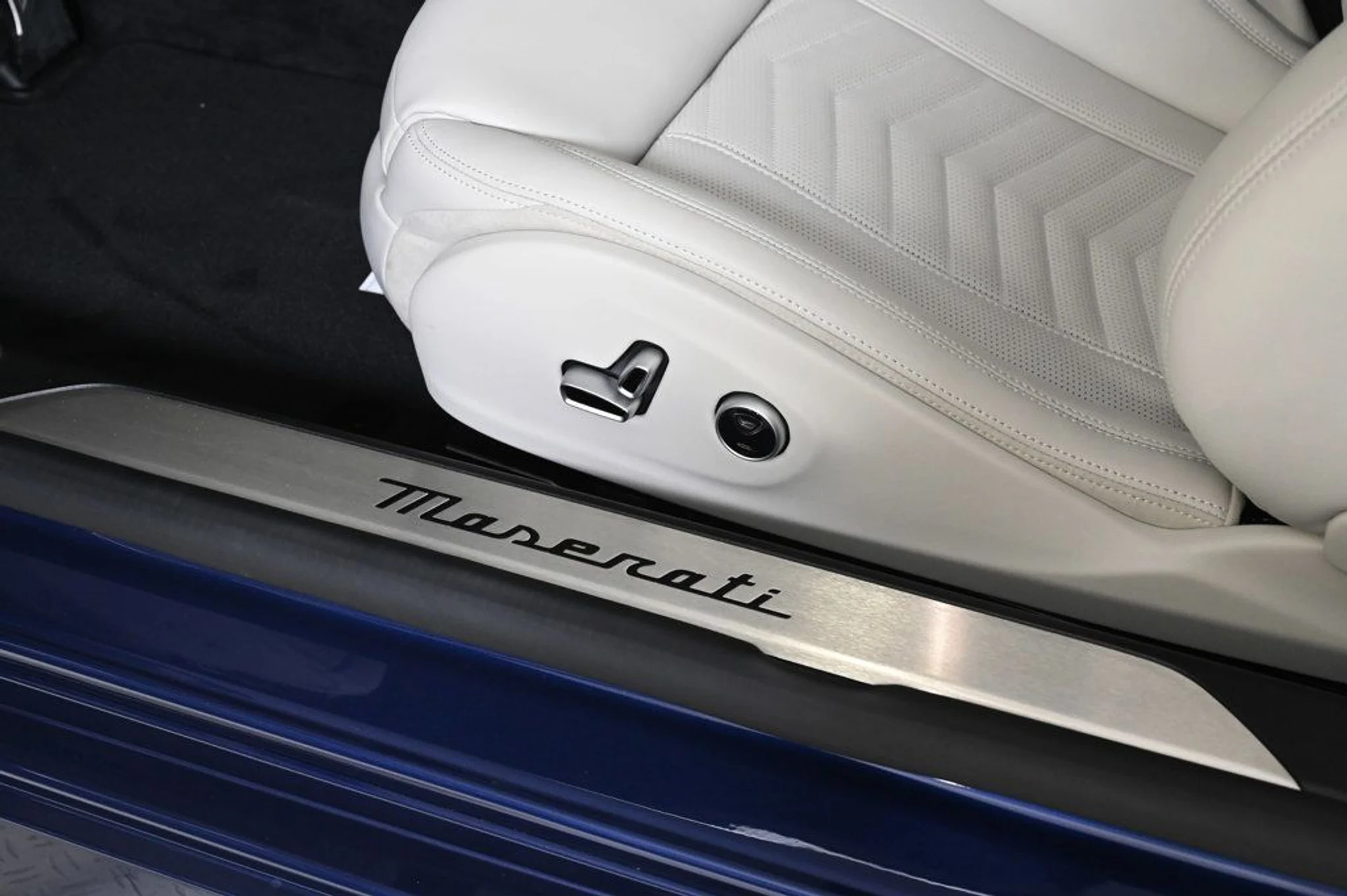 mph032_3887090768_new_2026_maserati_grancabrio_convertible_11350_22949331_32_1024_cd9b6ac8eb