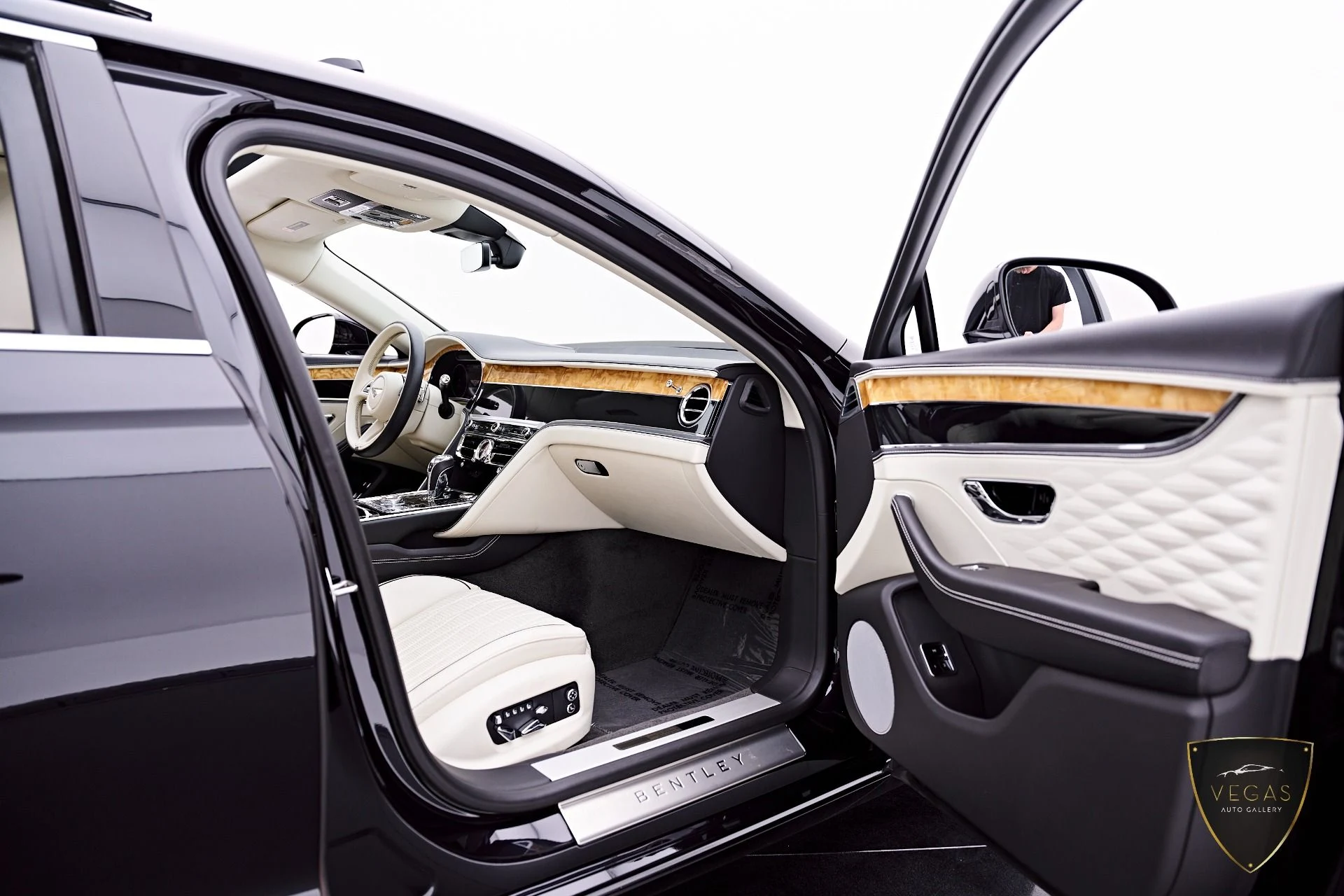 mph032_3889886848_Used_2022_Bentley_Flying_Spur_V8_1782495070_1b0832ee87