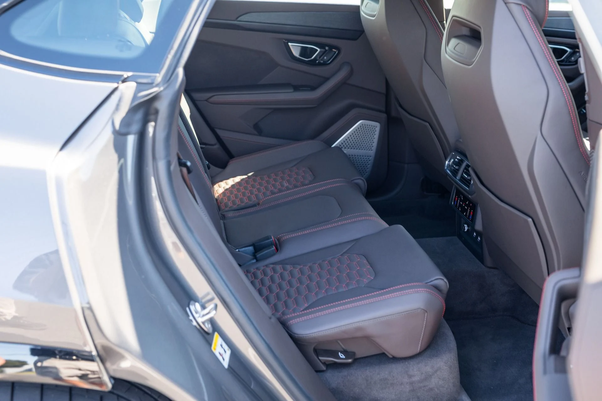 mph032_3896817744_Used_2021_Lamborghini_Urus_1744329780_4867ec335f