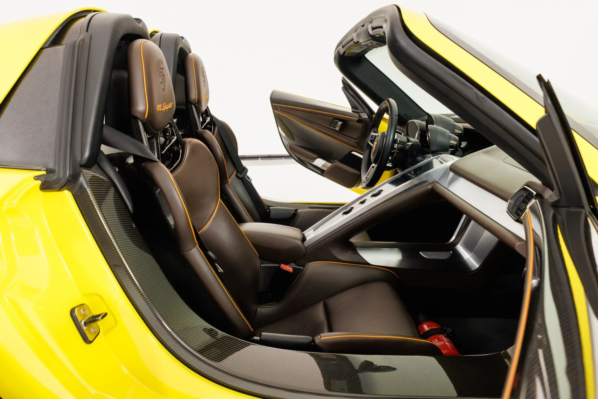 mph032_3898494905_Used_2015_Porsche_918_Spyder_1789427629_1481ad4be6