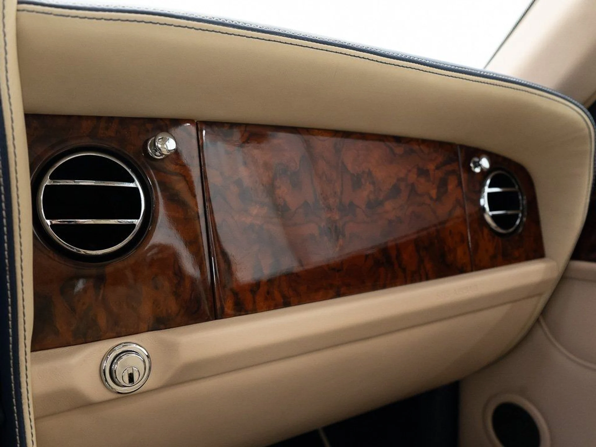 mph032_3909038956_1b9e5e999b0e2233f54cdf8a8f4327a1_12f28343a2