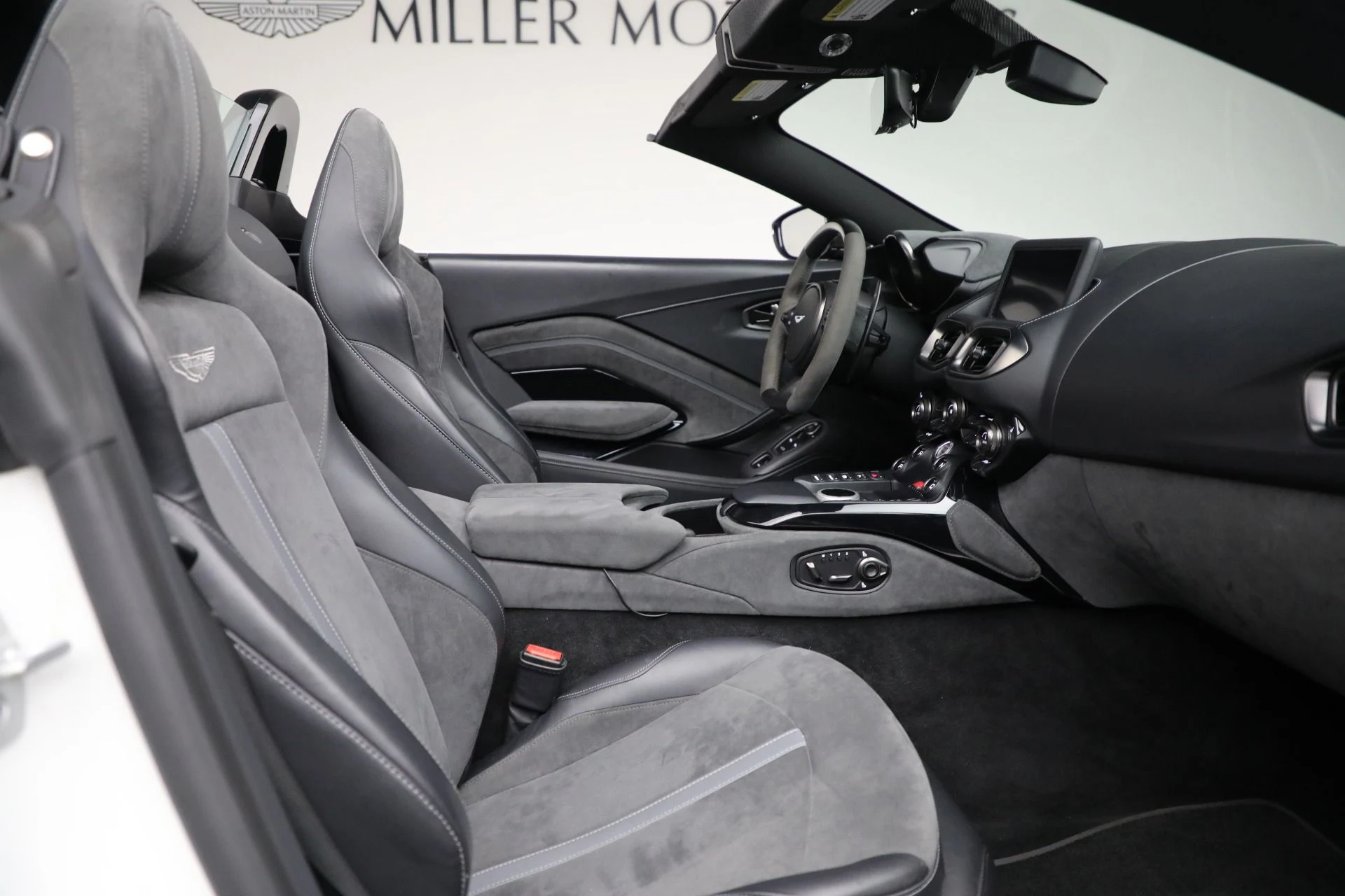 mph032_3912988082_Used_2022_Aston_Martin_Vantage_F1_Edition_ed1f0a21b9