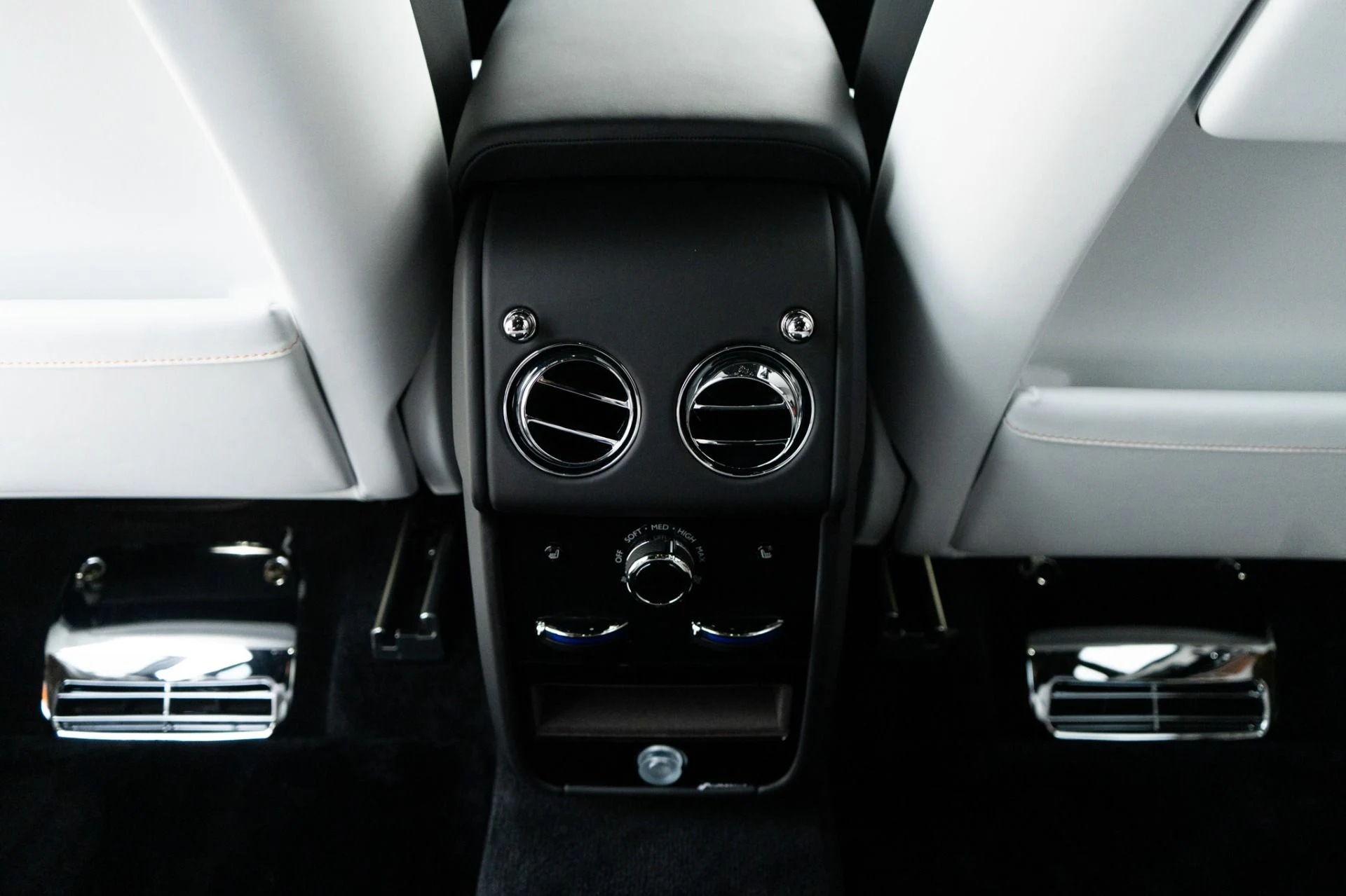 mph032_3920941698_Used_2026_Rolls_Royce_Cullinan_1765925177_144336c61e