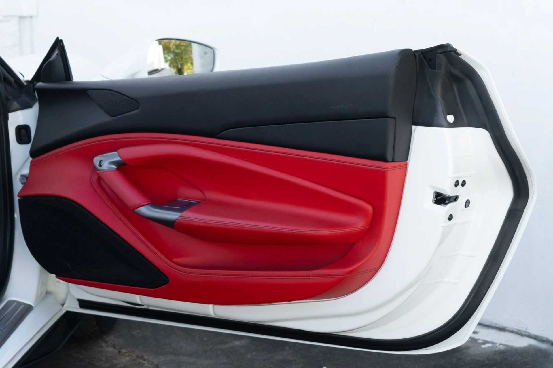 mph032_3922485936_Used_2023_Ferrari_F8_Spider_1765825139_26de0c2227