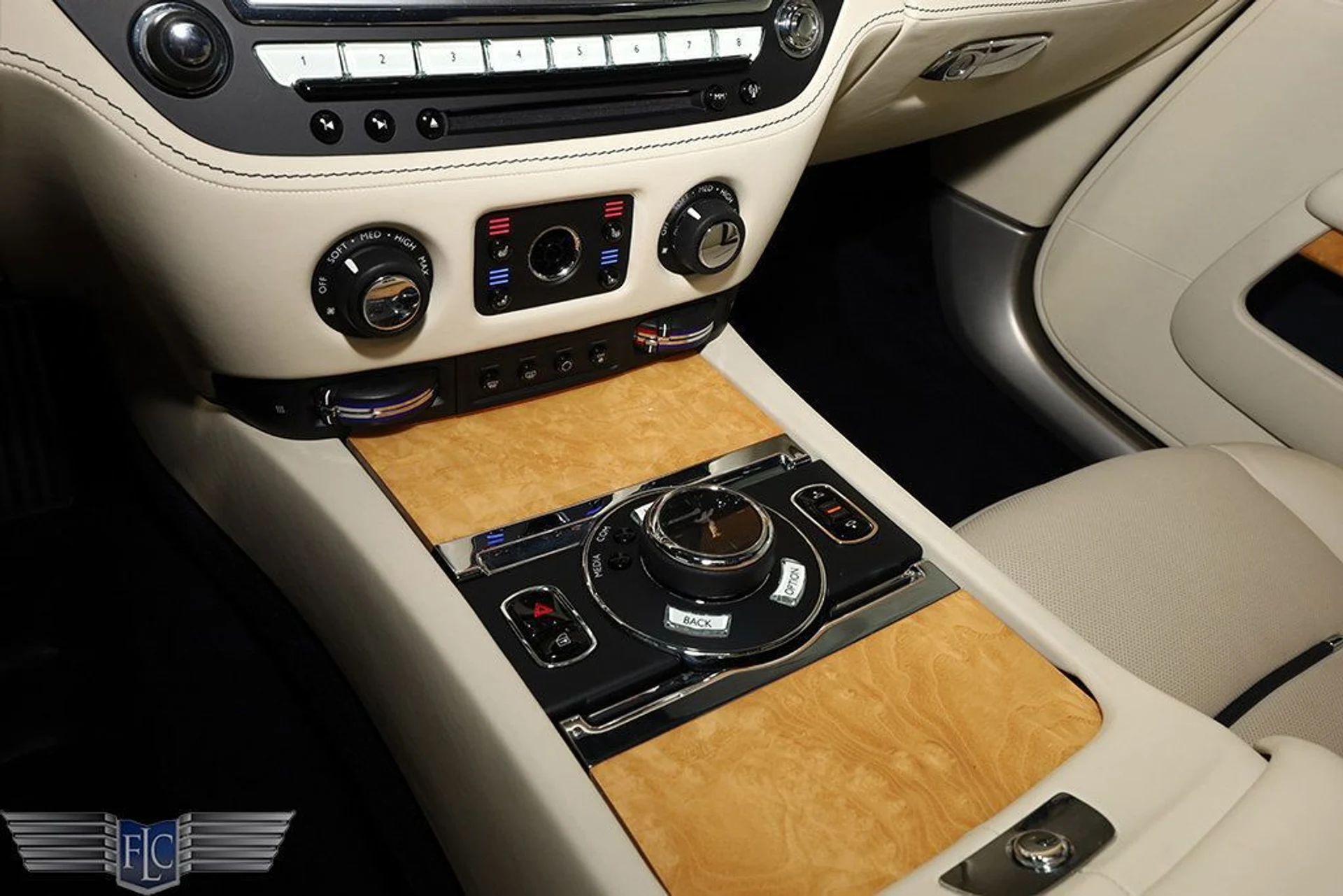 mph032_3923323482_used_2019_rolls_royce_wraith_coupe_9689_22959552_33_1024_7106e28170