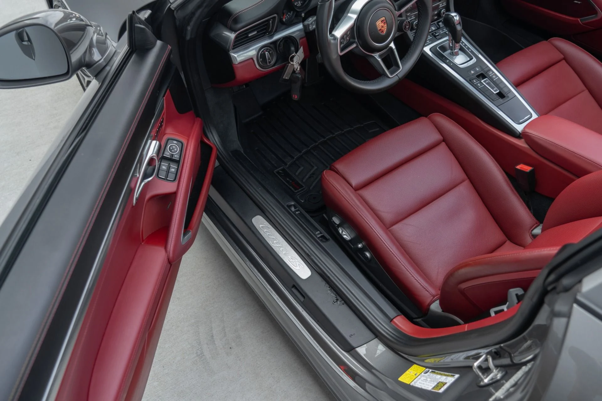 mph032_3931305358_Used_2017_Porsche_911_Targa_4_S_1761592215_1f55a77cf0