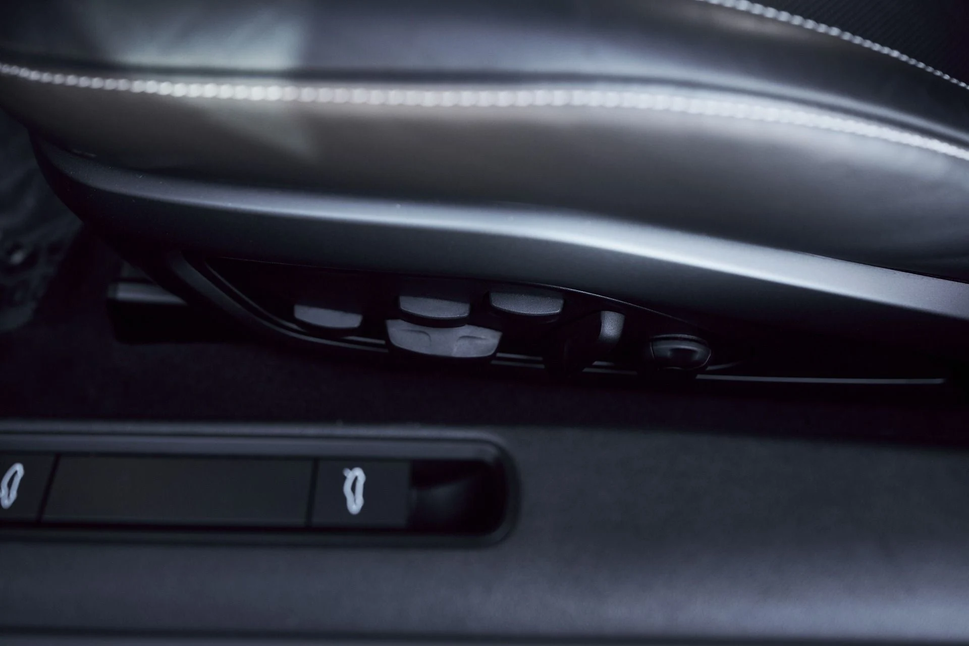 mph032_3938917483_Used_2024_Porsche_911_Turbo_1765332443_2eabbed0cc