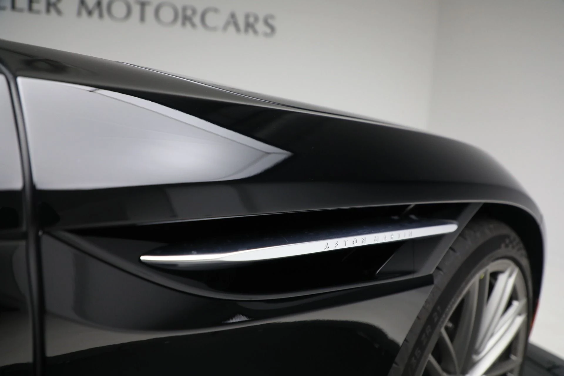 mph032_39434958_New_2025_Aston_Martin_DB_12_Volante_f0ae359a62