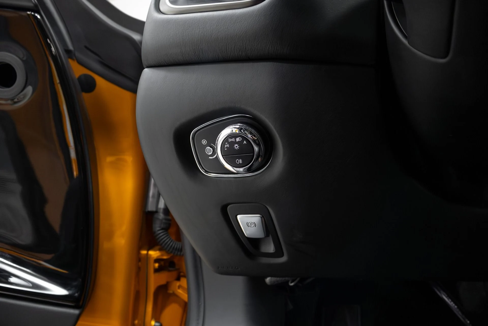 mph032_395162483_Used_2018_Aston_Martin_DB_11_1761056819_33a25d5917