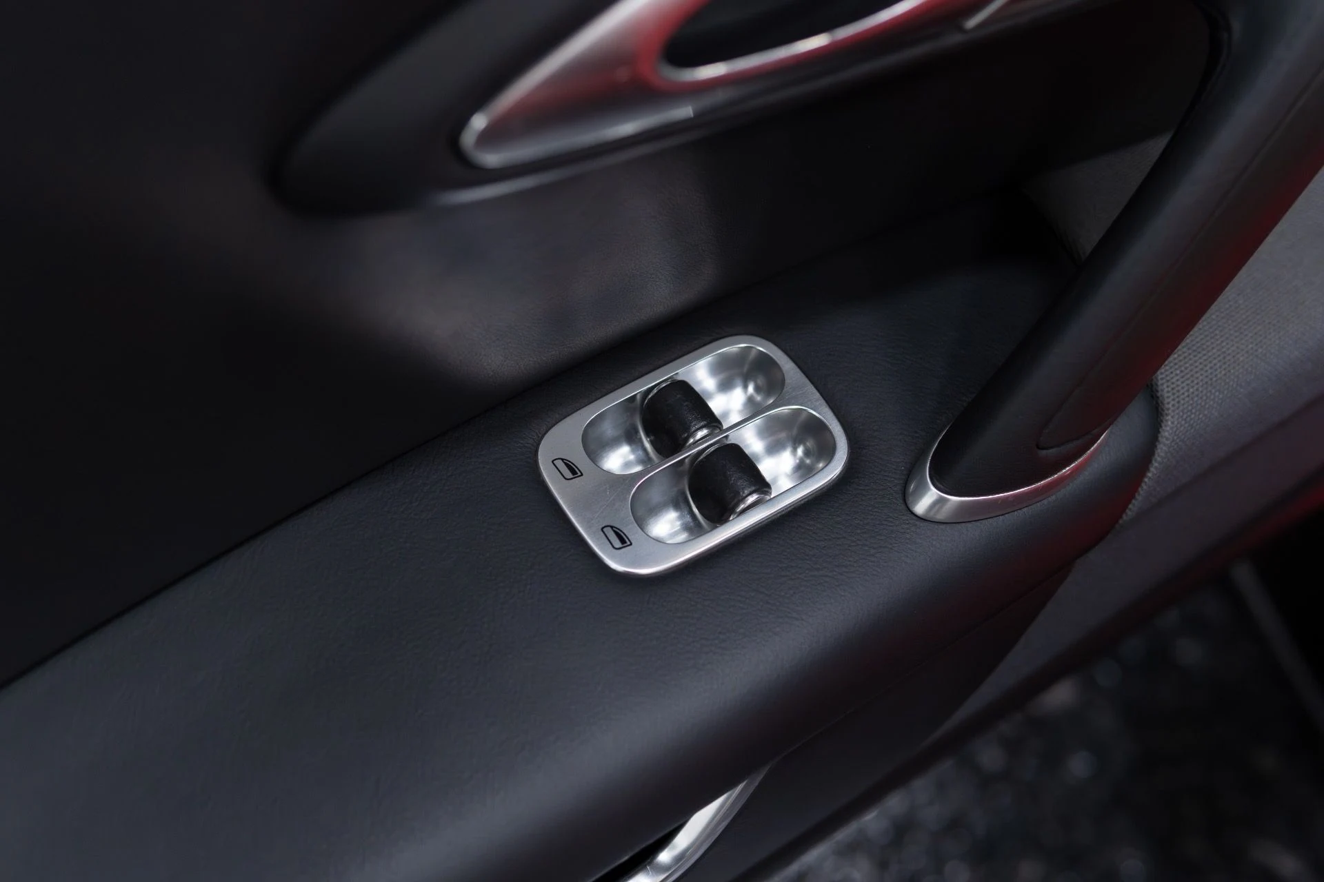 mph032_39533873_Used_2008_Bugatti_Veyron_164_1769463944_88b3643733