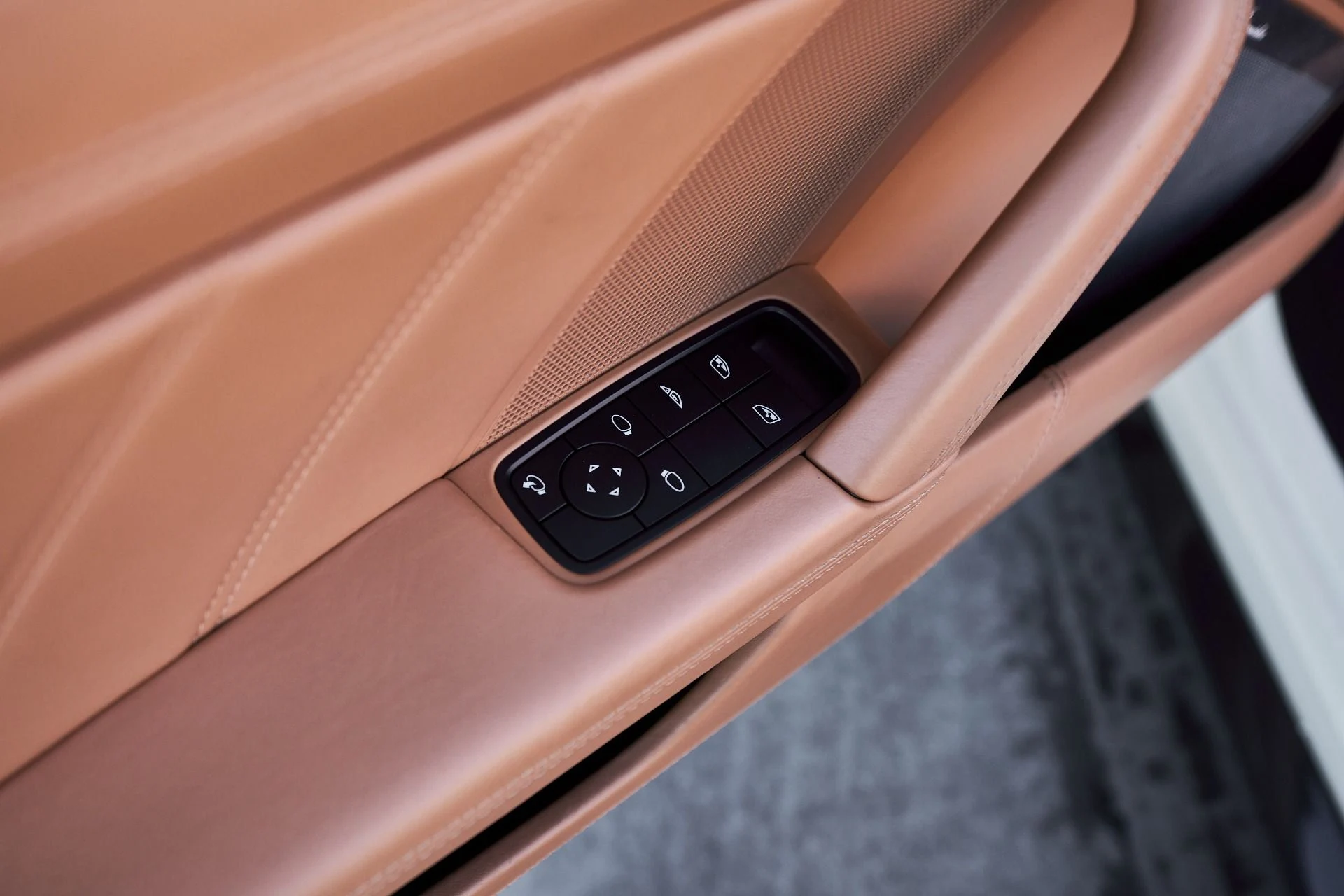 mph032_3953706886_Used_2023_Porsche_911_Turbo_S_1764903172_304099562f