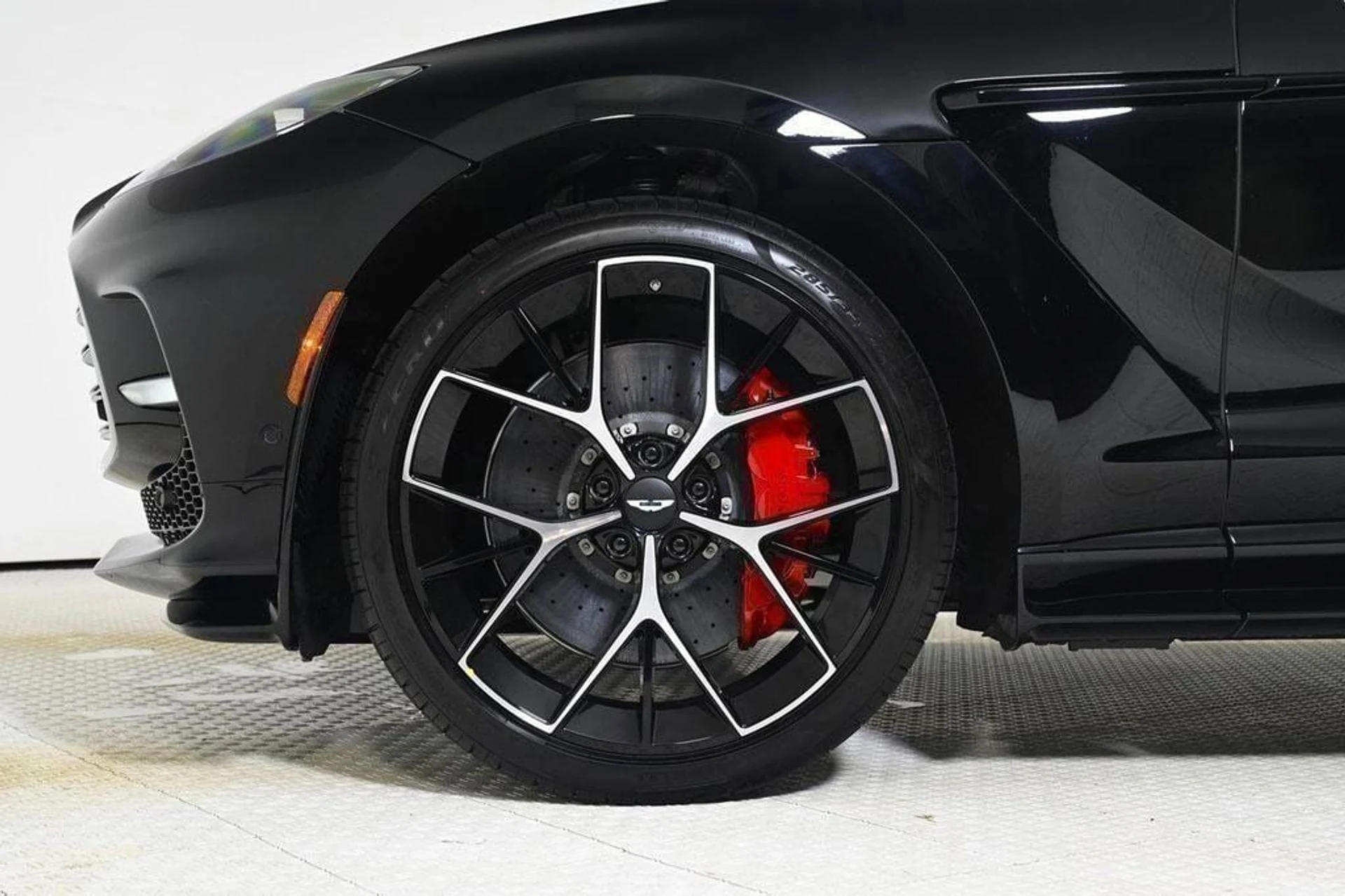 mph032_3973997639_new_2025_aston_martin_dbx_707awd_11350_22854625_32_1024_3729becadd