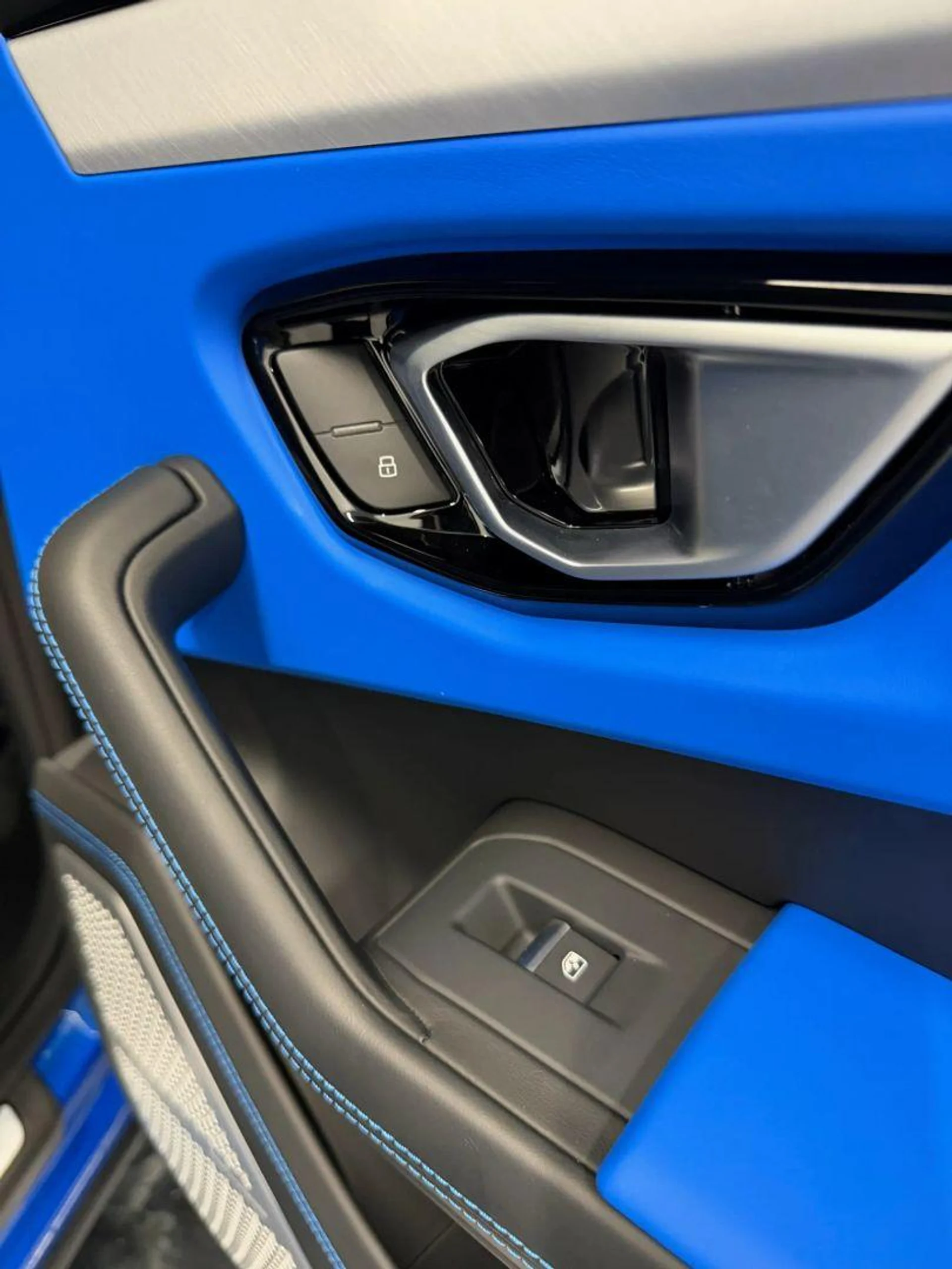 mph032_3975658544_Used_2019_Lamborghini_Urus_Sport_Utility_4_D_1784105690_31d676c967