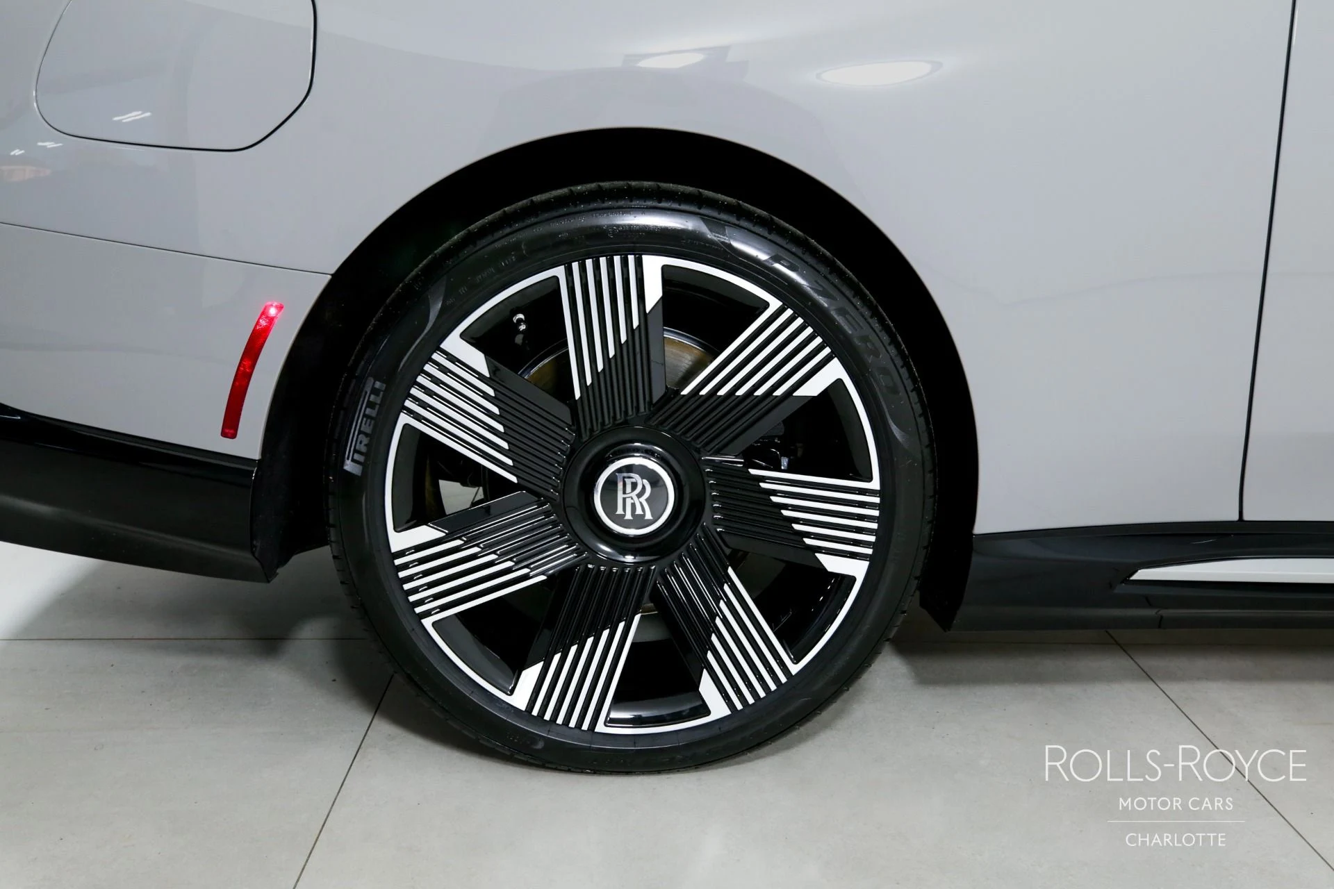 mph032_3978258657_Used_2025_Rolls_Royce_Spectre_1734039852_fff431956c