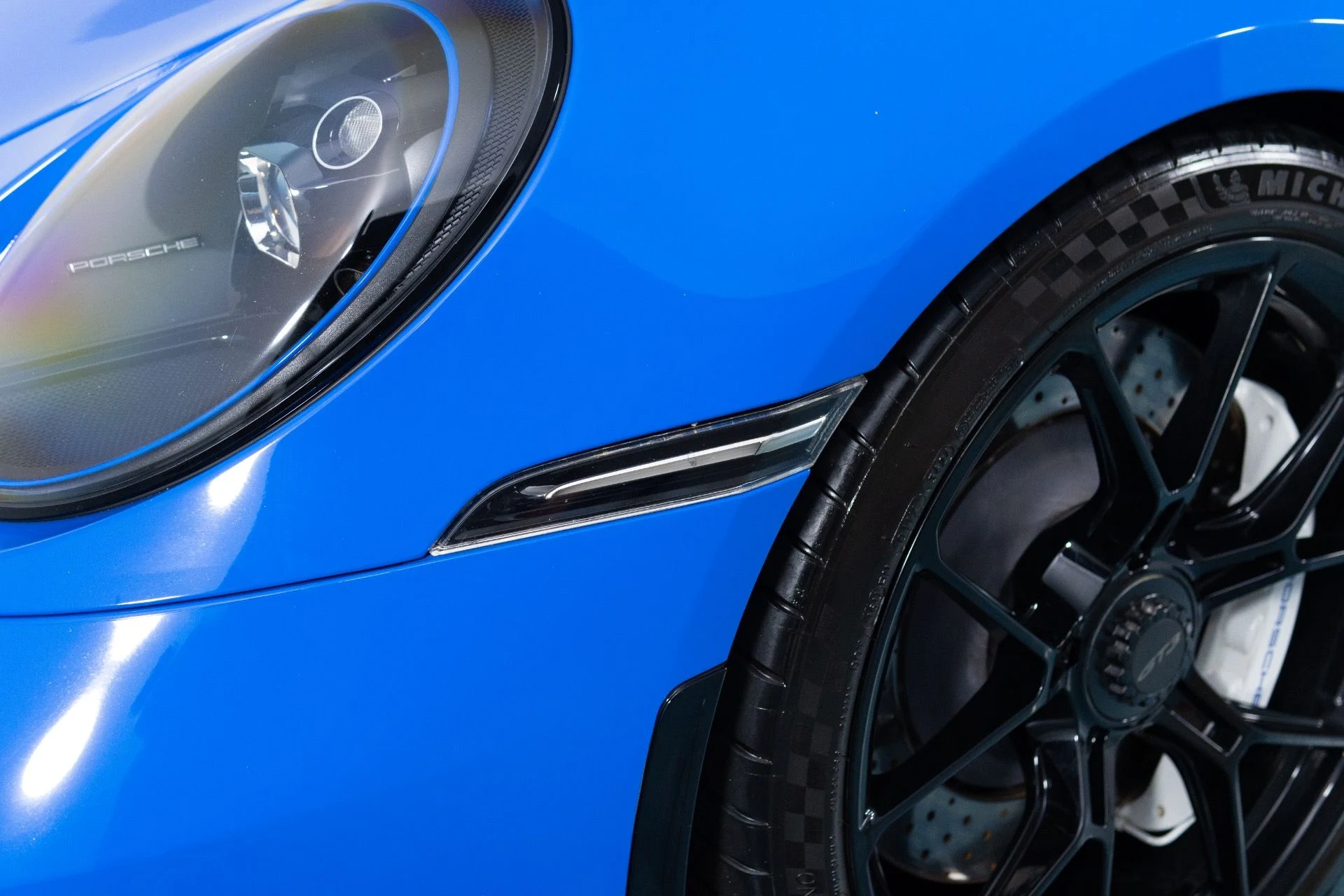 mph032_3980596794_Used_2023_Porsche_911_GT_3_1781936511_64548e1328