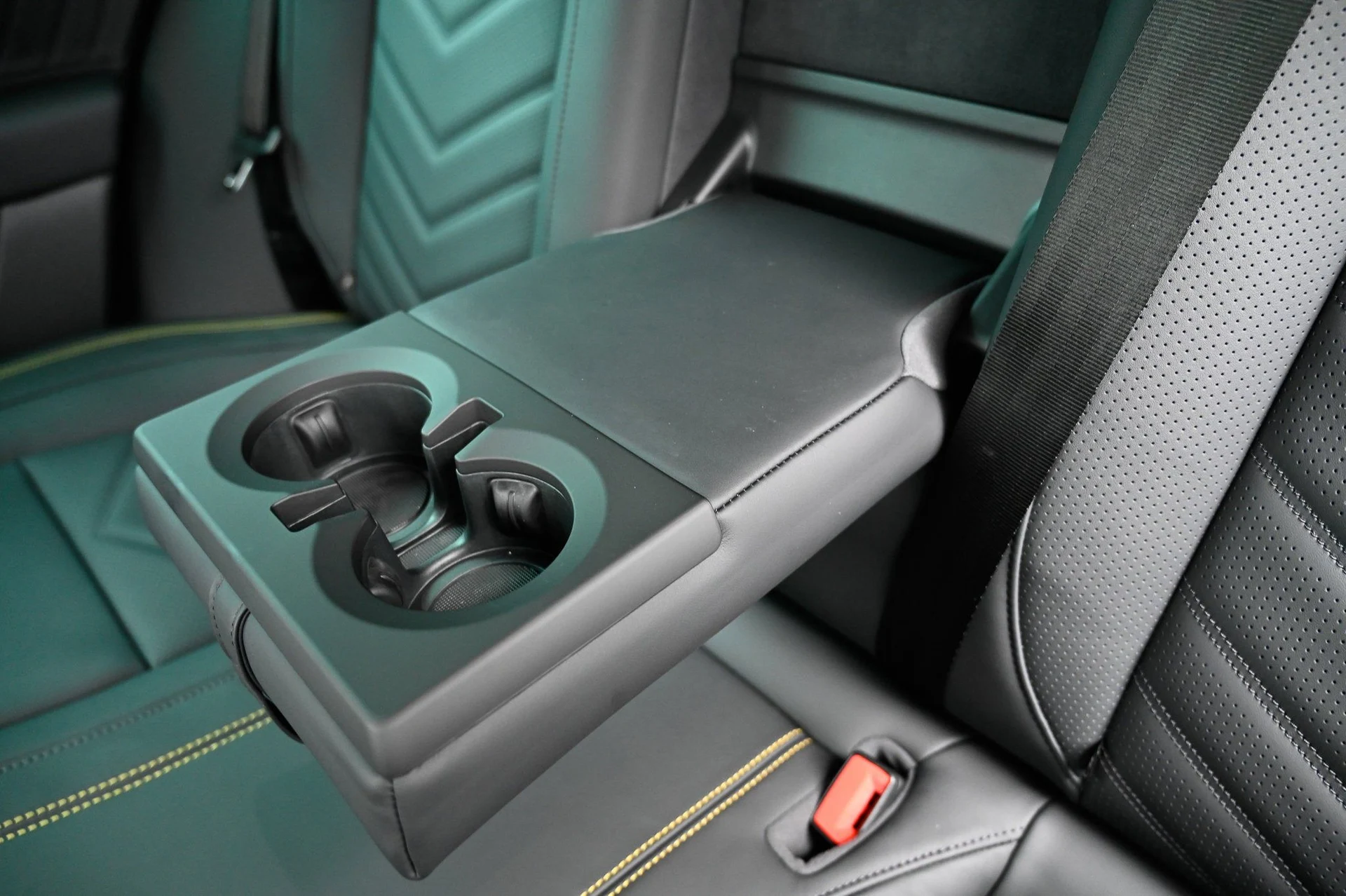 mph032_3983589060_841d2b38535b49e080a6ff6b76287376_974f68264c