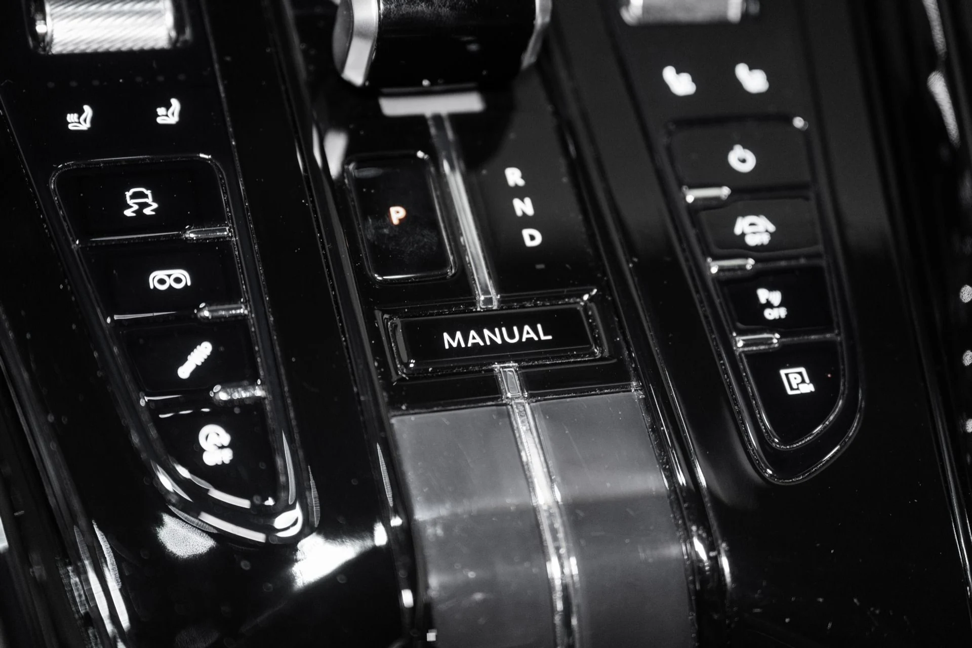 mph032_3983676125_Used_2024_Aston_Martin_DB_12_V8_1773165102_83b35cfe8a