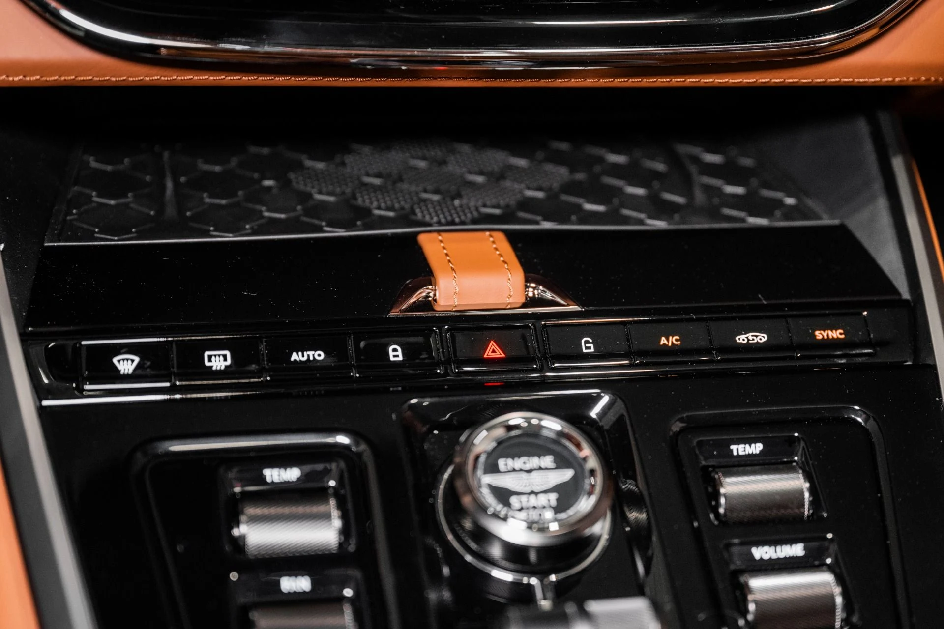 mph032_3984685883_New_2026_Aston_Martin_DBX_S_1775443121_8f0db49938