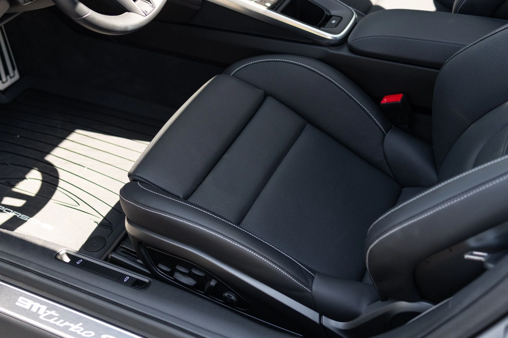 mph032_3994245541_Used_2023_Porsche_911_Turbo_1773082013_2514561351