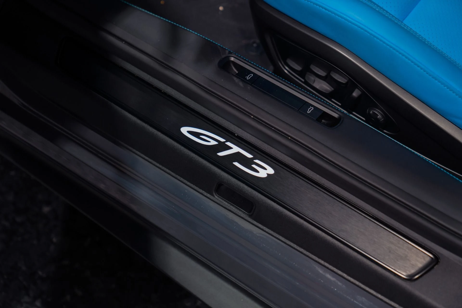 mph032_3994401861_Used_2026_Porsche_911_GT_3_Touring_Manual_Full_Riviera_Blue_Interior_1788905401_409b955bcb