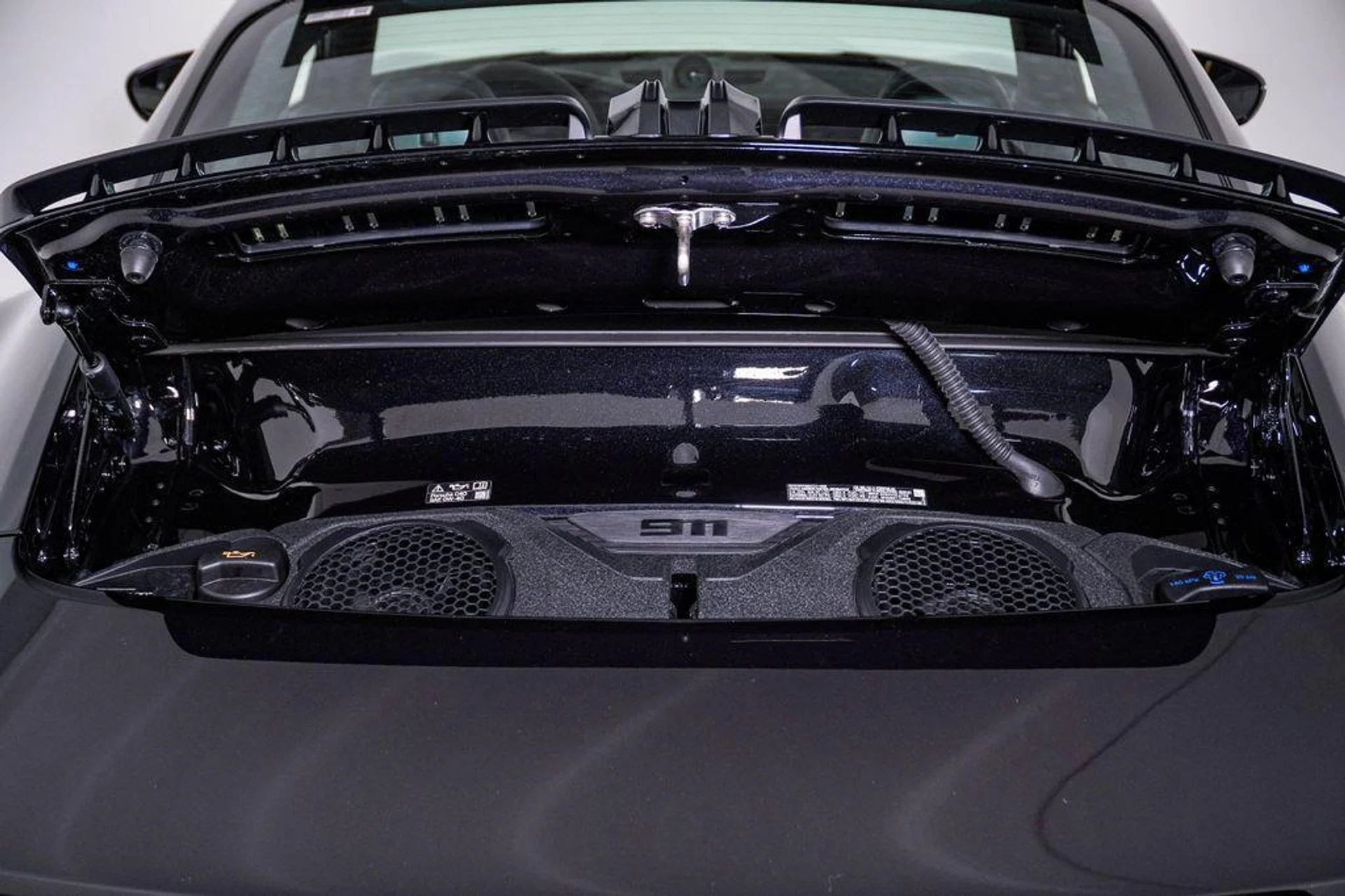 mph032_400006622_EE_Gb_Y_Eb_Z_Bo8l_d_Q5_DVP_0_Bg7r7v_U_aaaa516515