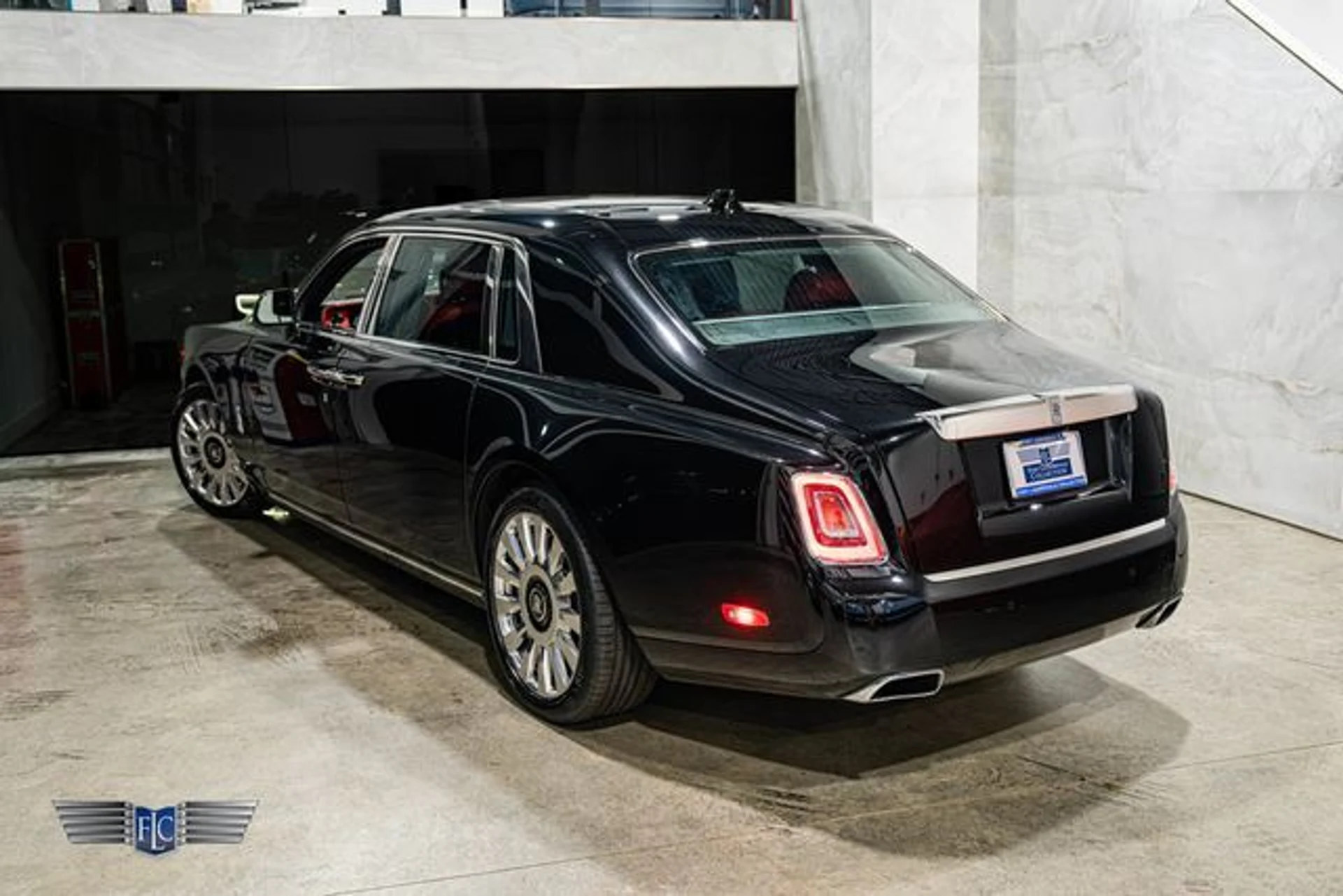 mph032_4007747136_used_2020_rolls_royce_phantom_extendedwheelbasesedan_9689_23087575_37_640_02f8275cd5