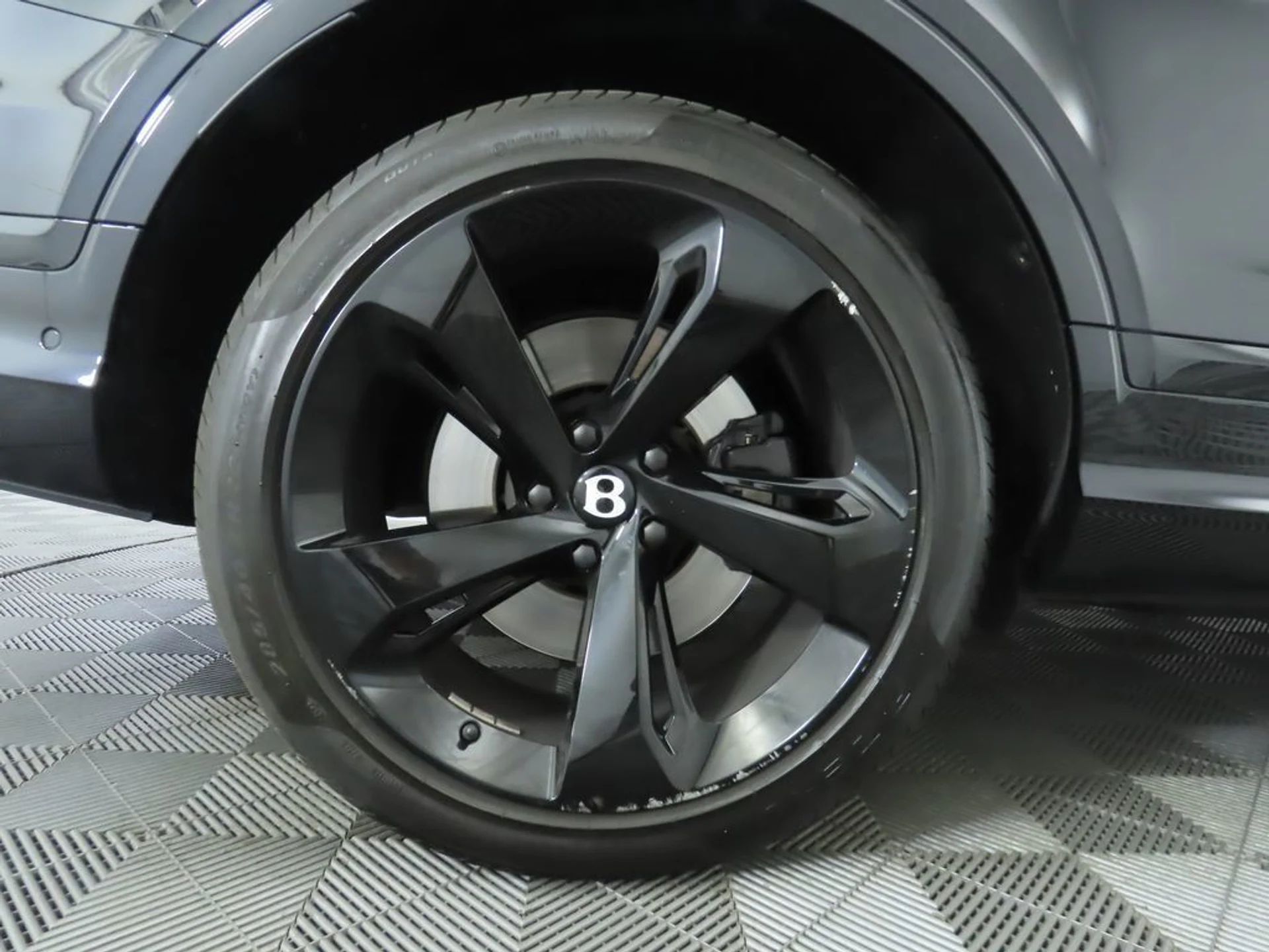 mph032_4025746125_used_2023_bentley_bentayga_ewb_8119_22900823_33_1024_175494d2bb
