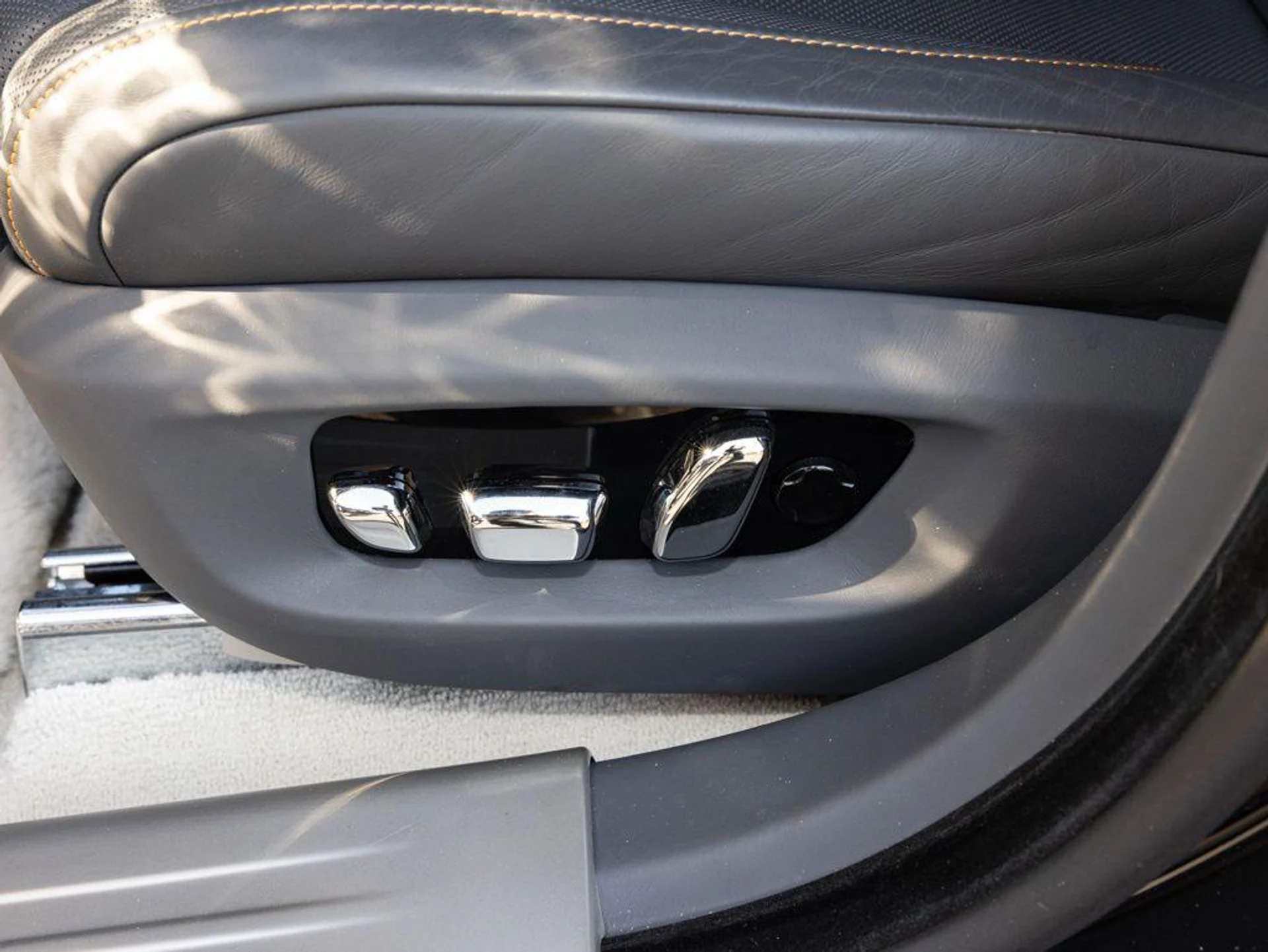 mph032_4033571456_499801363_69a752c0cb60012ee7110d12_b6be1b266b