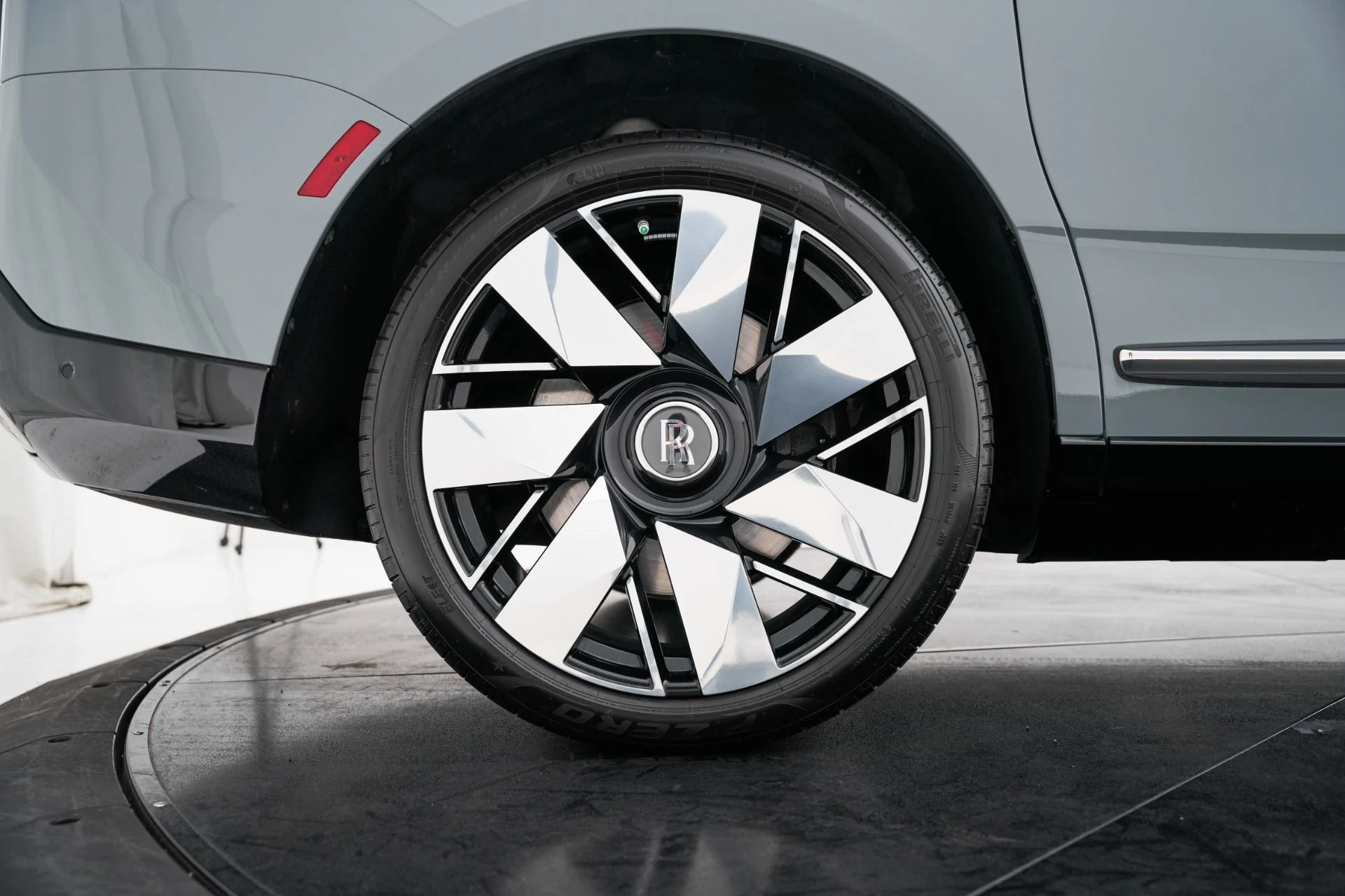 mph032_4042728540_Used_2025_Rolls_Royce_Cullinan_Base_1792628391_c69a1ae0e9