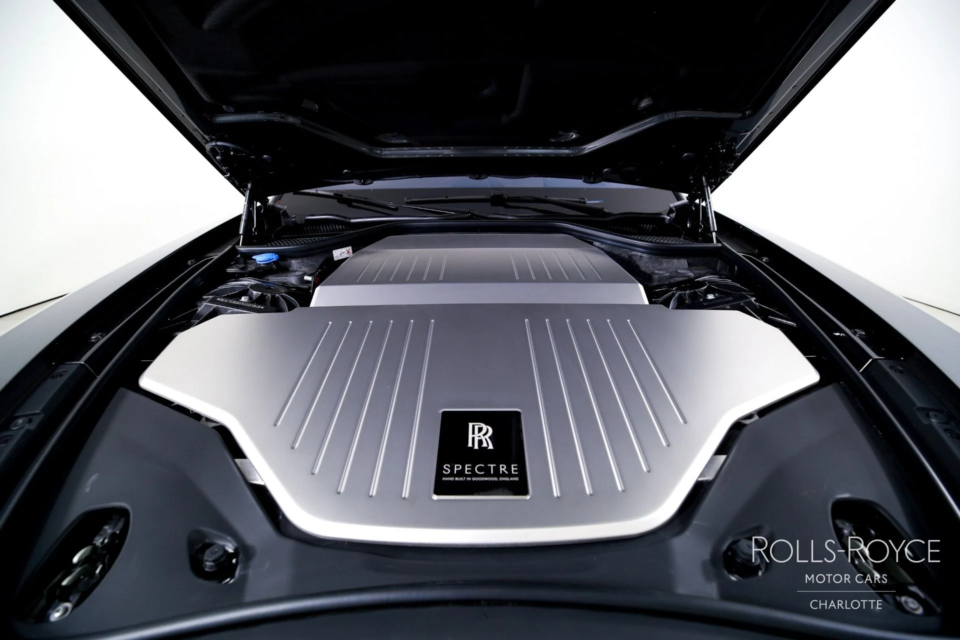 mph032_4052285028_Used_2025_Rolls_Royce_Spectre_1759510390_2841d4f19b