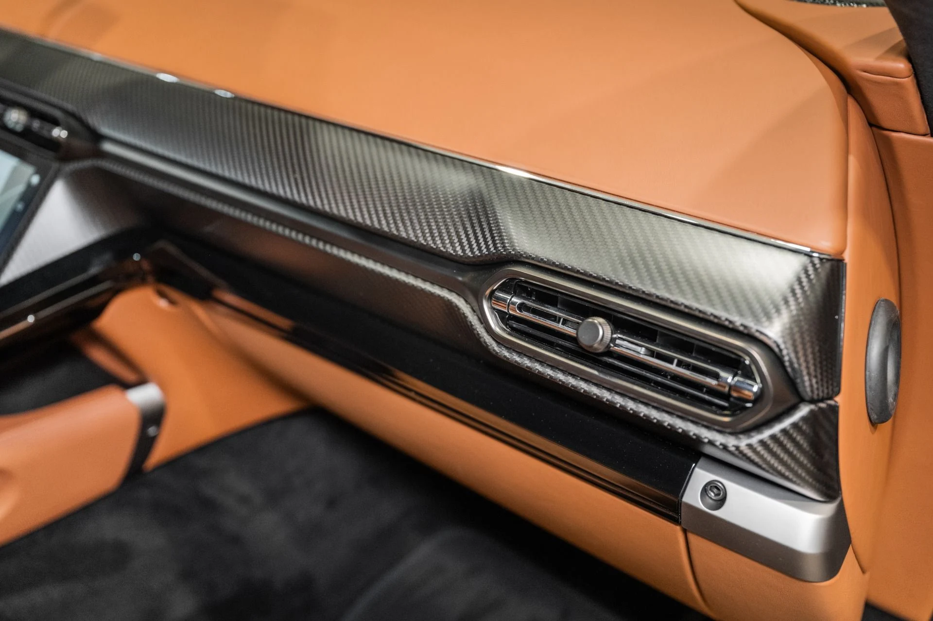 mph032_4054587930_New_2026_Aston_Martin_Vantage_S_Coupe_1767380172_2d2597a2e5