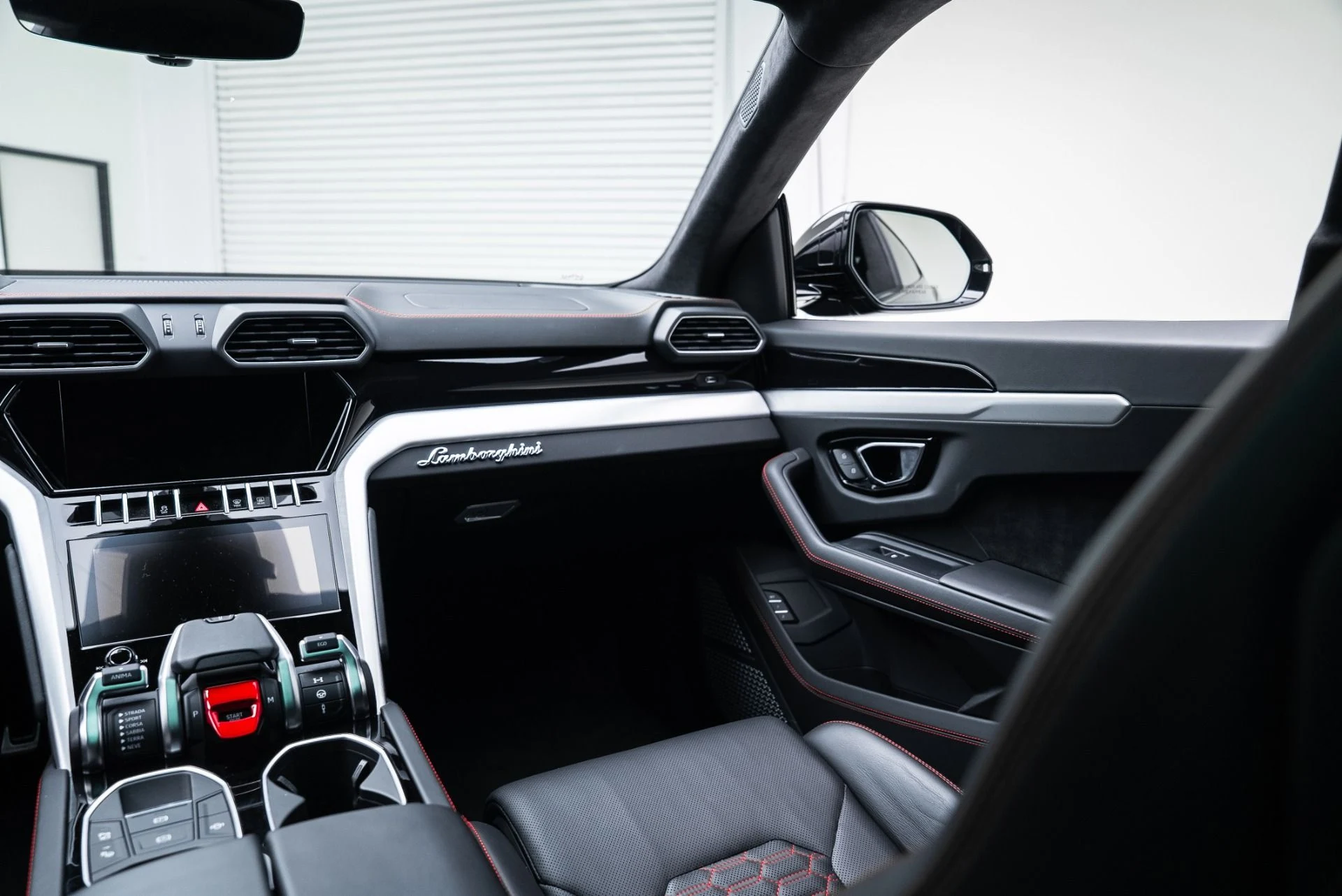 mph032_4058285838_Used_2021_Lamborghini_Urus_1764807752_774935657e