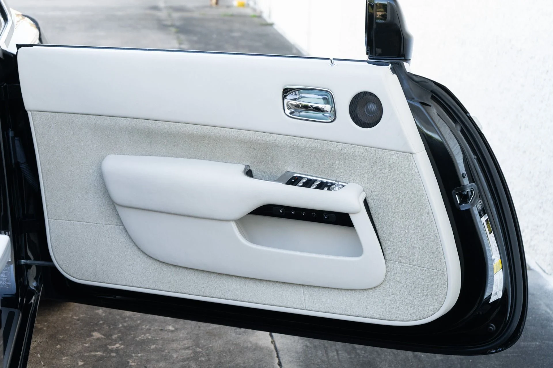 mph032_4063381620_Used_2014_Rolls_Royce_Wraith_1761760080_f4f4e8db3e