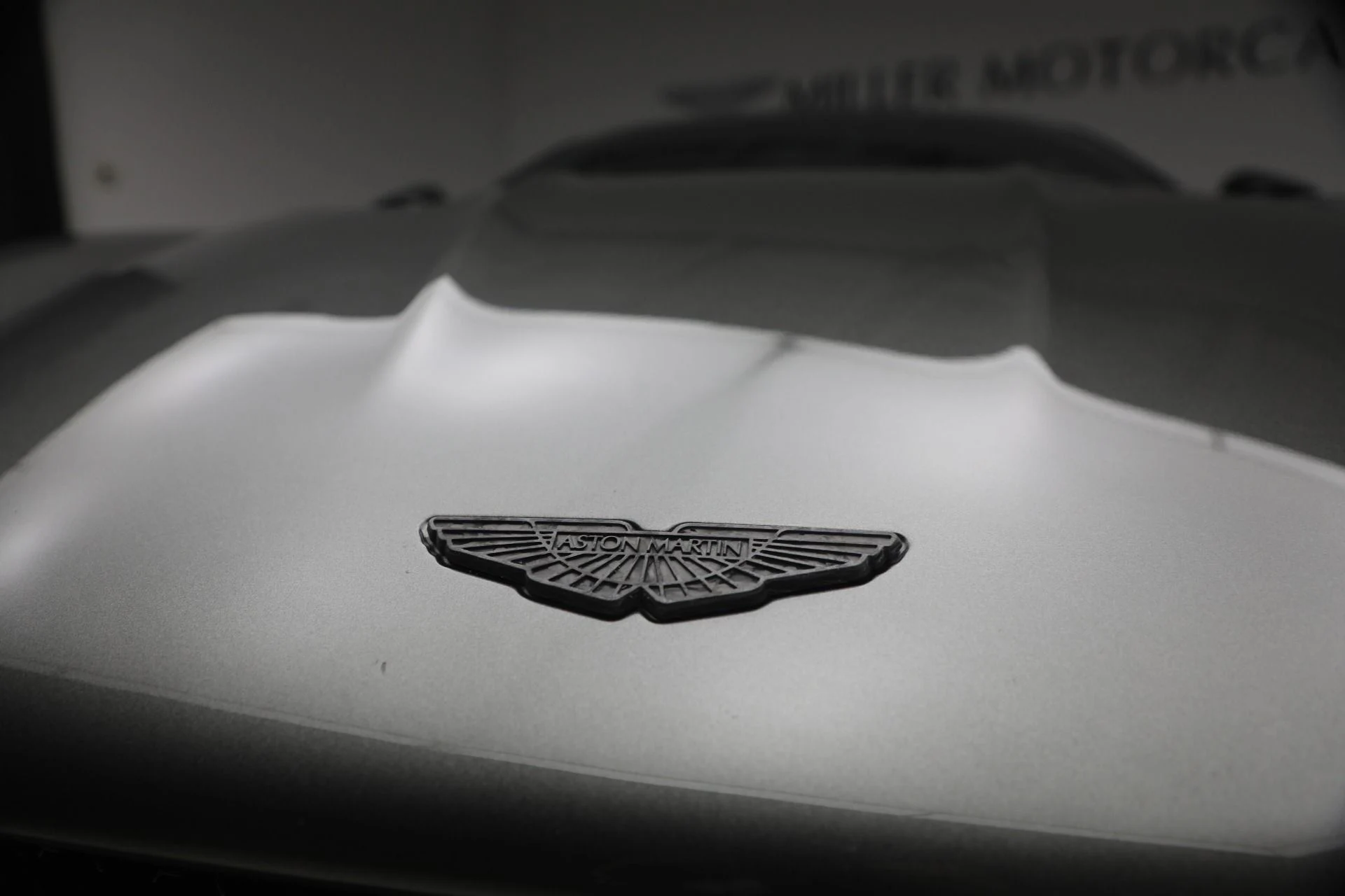 mph032_4075728287_Used_2019_Aston_Martin_DBS_Superleggera_1766529169_5ea2357016