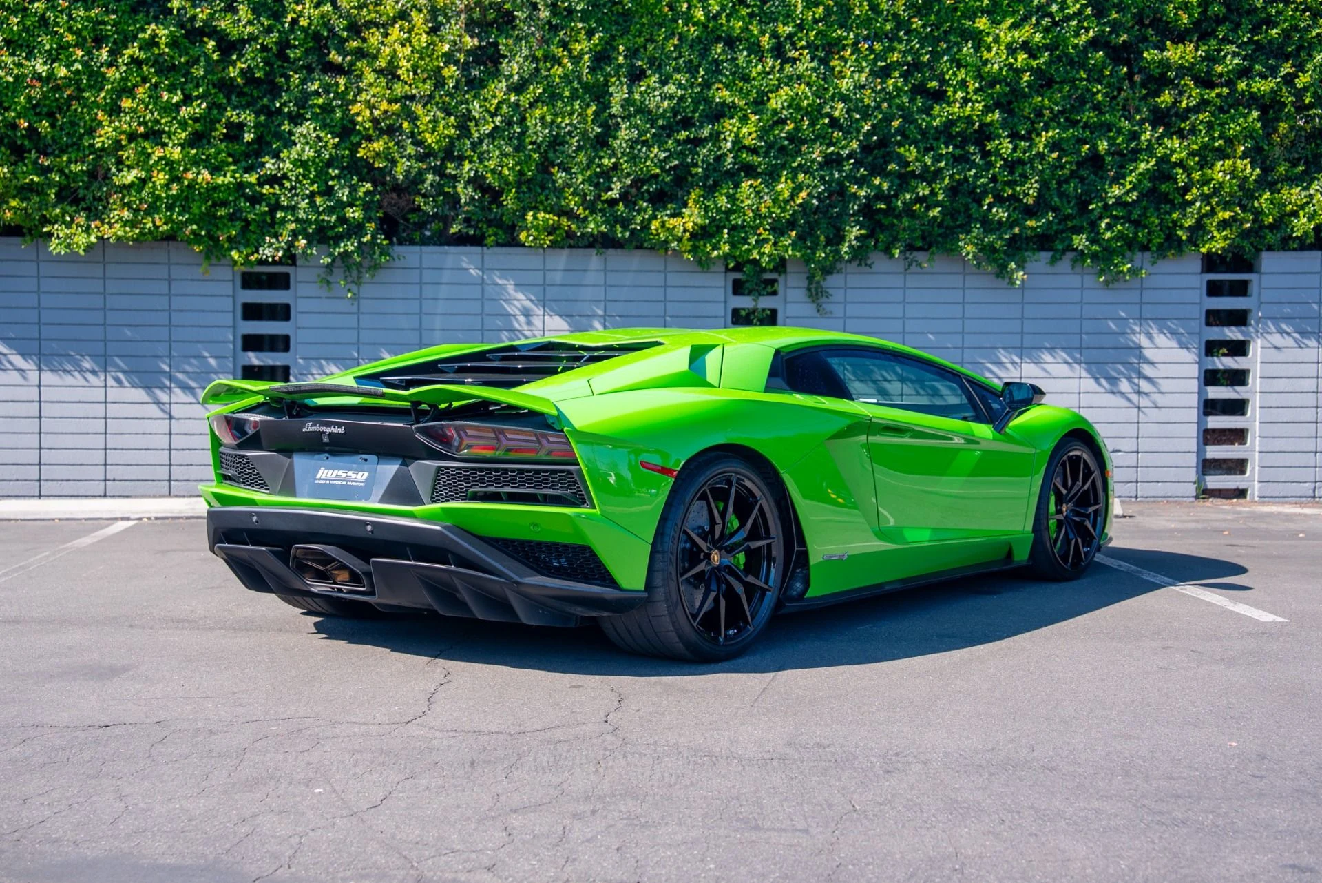 mph032_4081266607_Used_2018_Lamborghini_Aventador_LP_740_4_S_1762289338_8b4ba55dff