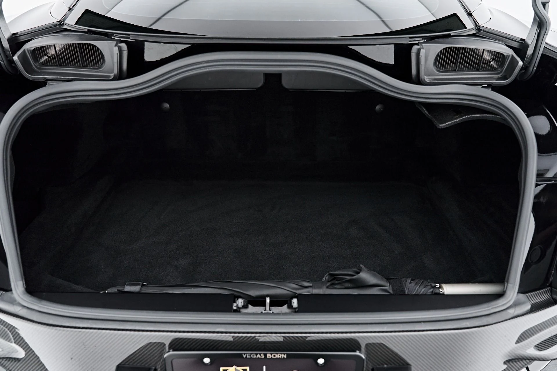 mph032_4081803967_Used_2019_Aston_Martin_DBS_Superleggera_1791337456_c0a151980a
