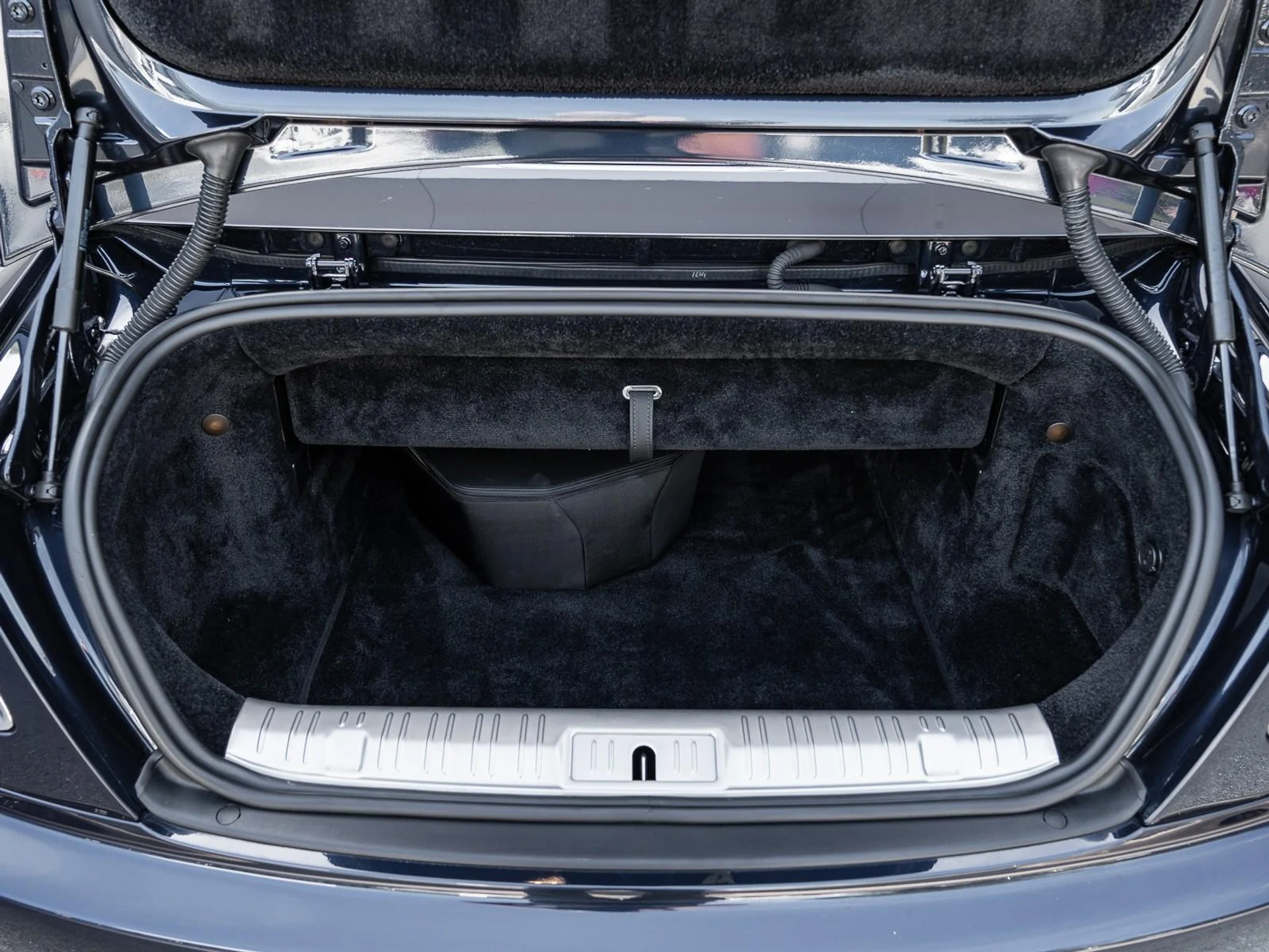 mph032_4093039581_Used_2018_Rolls_Royce_Dawn_Convertible_1764360449_c57b443e98