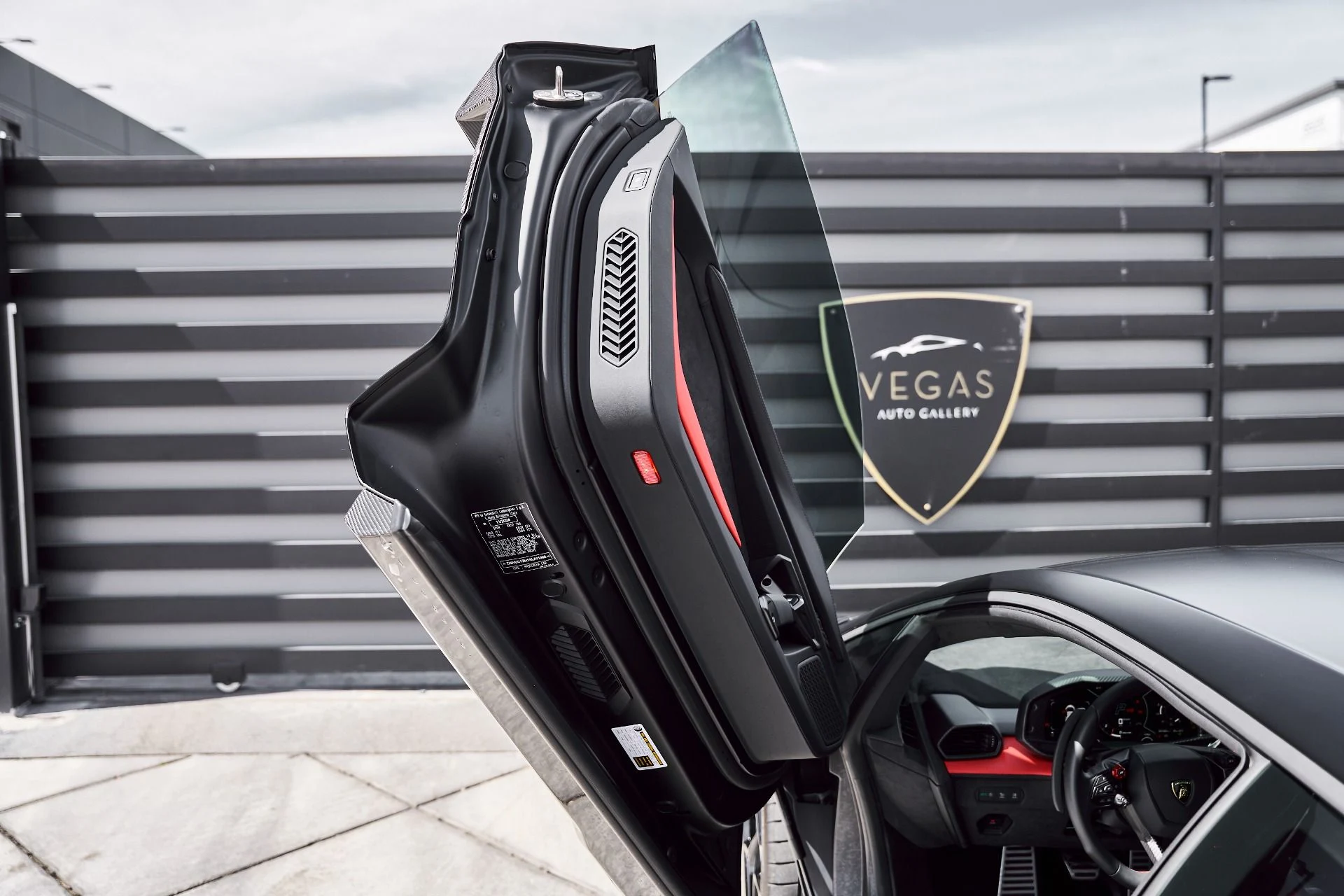 mph032_4098881841_Used_2025_Lamborghini_Revuelto_Base_1774300536_62cd96b6a6